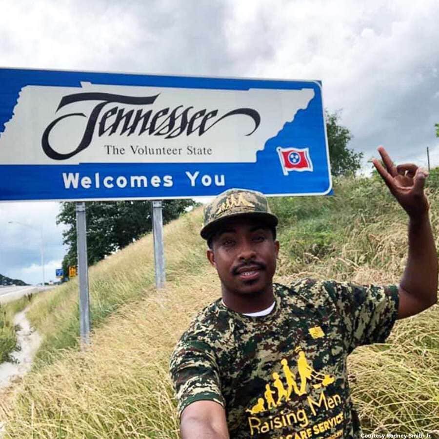 ABC Newsさんのインスタグラム写真 - (ABC NewsInstagram)「This Alabama man traveled to all 50 states to mow lawns for veterans for free. #veterans #gardening #yardwork」6月14日 20時41分 - abcnews