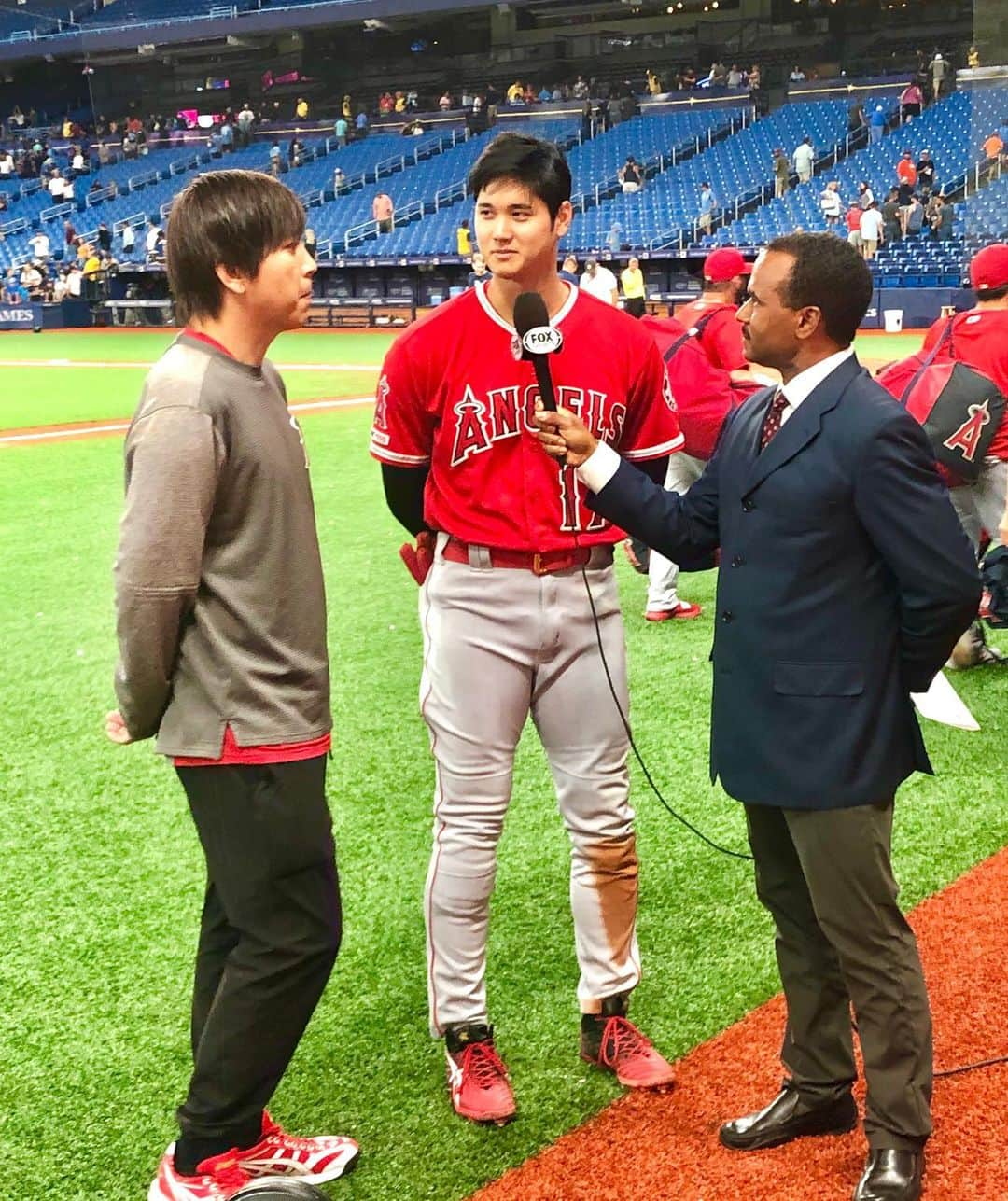 福田太郎さんのインスタグラム写真 - (福田太郎Instagram)「⚾︎ 大谷翔平選手、やりました🔥 偉業、サイクルヒット！ メジャーの日本人選手として初、 エンゼルスでもトラウト選手以来 ８人目の快挙です⚾️ ⠀ 専属ブロードキャスター、 マイフレンドのホゼモタ氏も いつも以上の大興奮で連絡をくれました🕺🏽 ⠀ #大谷翔平 選手 #shoheiohtani  #サイクルヒット とは ヒット、ツーベース、スリーベース ホームランを全て放つこと🏟  写真提供 special thanks to @josemota05 @foxsportswest #losangelesangels “It’s always fun to visit with American League Rookie of the Year Shohei Ohtani and share it with the wonderful Japanese fans” “What an amazing display of power by Shohei Ohtani, my absolute respect and admiration”  ヒーローインタビューには一平さんも登場！ 元気そうな姿を見られるのは、もう１つの楽しみです。 大谷選手、すっかり英語を理解しているみたい！笑 #エンゼルス #ippeimizuhara #水原一平 通訳 #lovefighters #losangeles #angels #shotime」6月14日 20時49分 - htb_tarofukuda