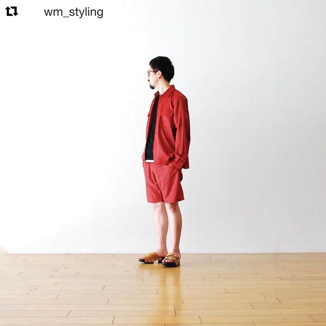 wonder_mountain_irieさんのインスタグラム写真 - (wonder_mountain_irieInstagram)「#Repost @wm_styling with @get_repost ・・・ ［#19SS_WM_styling.］ _ styling.(height 174cm weight 60kg) eyewear→ #LescaLUNETIER ￥39,960- shirts→ #Needles ￥27,000- tee→ #visvim ￥39,960- shorts→ #Needles ￥18,360- sandal→ #Needles ￥22,680- _ 〈online store / @digital_mountain〉 → http://www.digital-mountain.net _ 【オンラインストア#DigitalMountain へのご注文】 *24時間受付 *15時までのご注文で即日発送 *1万円以上ご購入で送料無料 tel：084-973-8204 _ We can send your order overseas. Accepted payment method is by PayPal or credit card only. (AMEX is not accepted)  Ordering procedure details can be found here. >>http://www.digital-mountain.net/html/page56.html _ 本店：@Wonder_Mountain_irie 系列店：@hacbywondermountain (#japan #hiroshima #日本 #広島 #福山) _」6月14日 20時51分 - wonder_mountain_