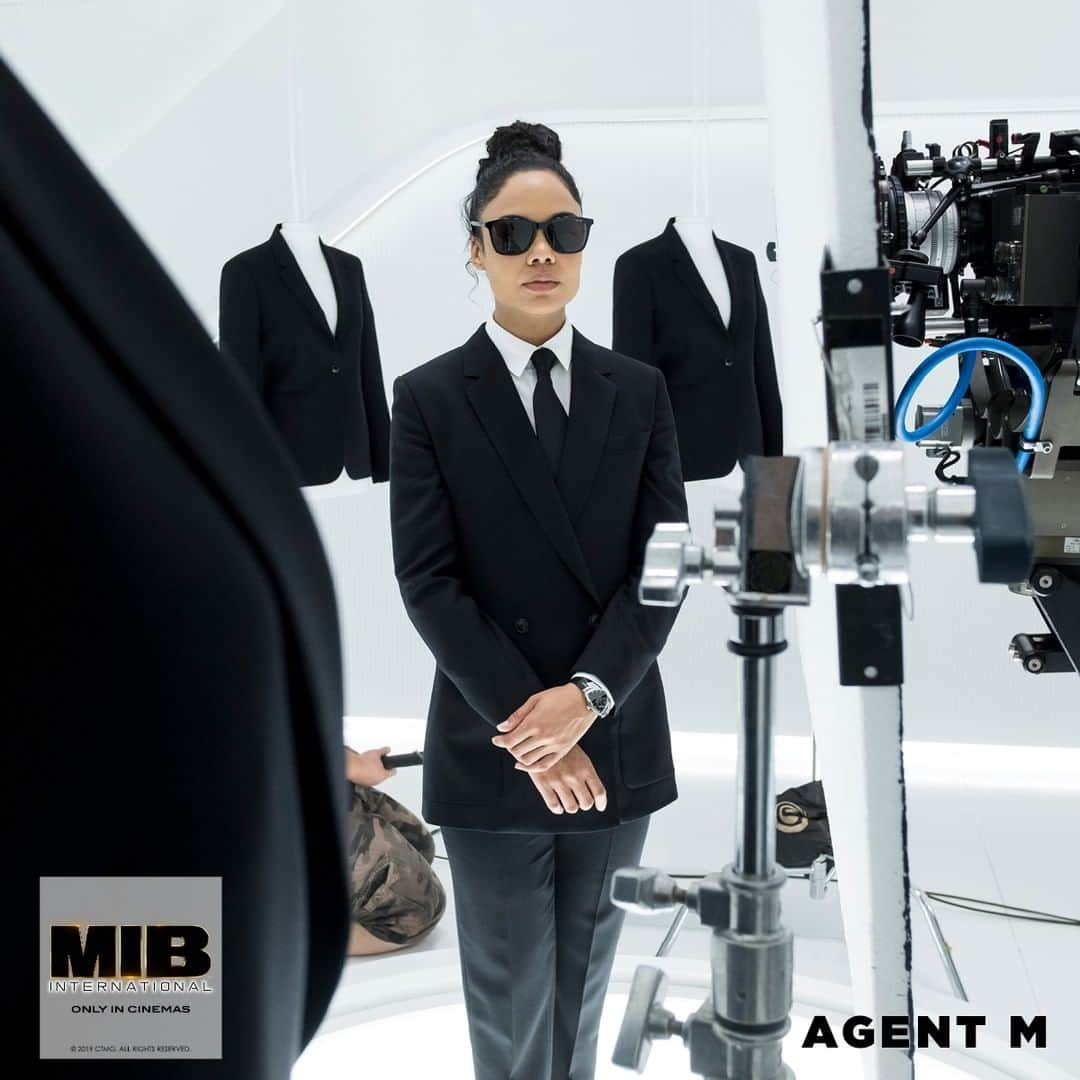 Hamilton Watchさんのインスタグラム写真 - (Hamilton WatchInstagram)「Looking sharp! Behind the scenes with Agent M, played by @tessamaethompson, in the iconic Men in Black™: International uniform. #MIBInternational in theaters today! @MenInBlack  #hamiltonwatch #hamiltonventura #MIB #メンインブラック#ハミルトン #ベンチュラ_イズ_ユアーズ」6月14日 21時00分 - hamiltonwatch