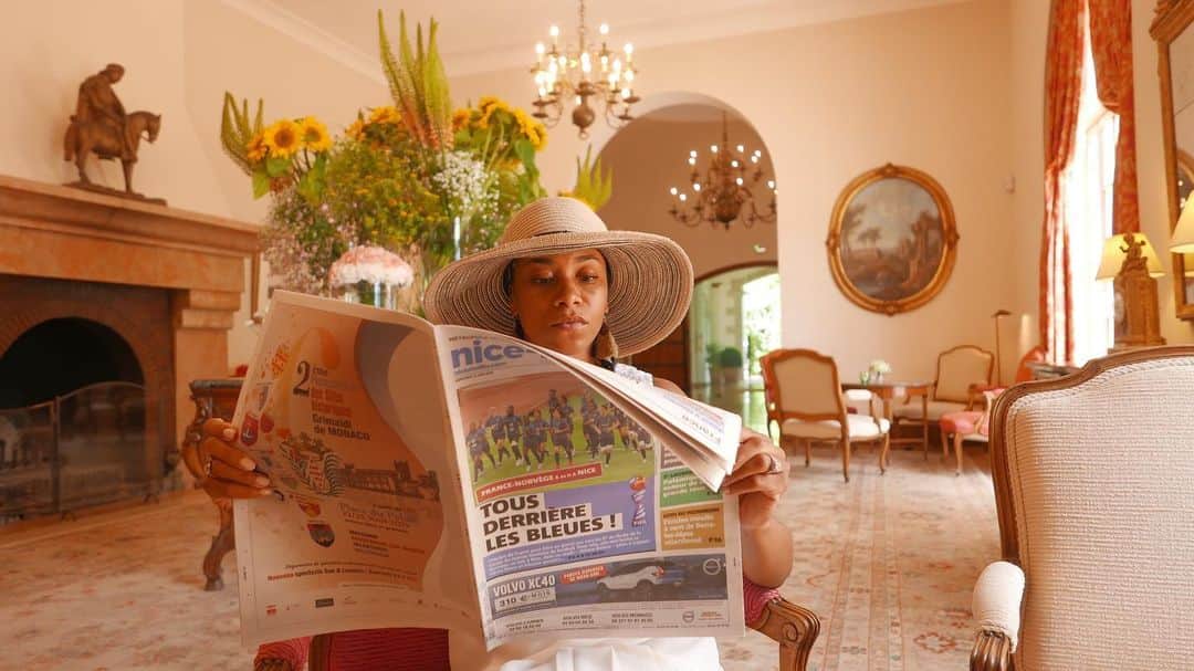 Kelly McCrearyさんのインスタグラム写真 - (Kelly McCrearyInstagram)「Brushing up on my (very rusty) French. #jeparlefrancais #unpetitpeu • • • • @chateaustmartin #chateaustmartin @howelltalentrelations #travelpartner 📷: @petechatmon」6月14日 21時10分 - seekellymccreary
