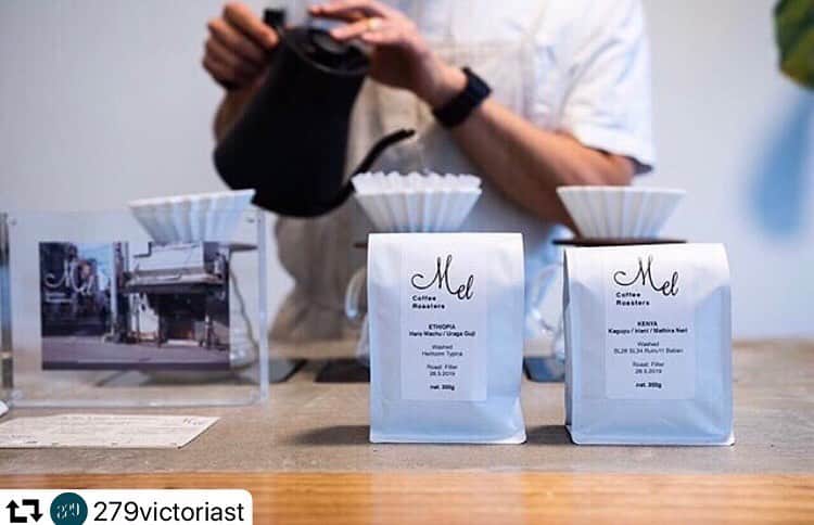 のインスタグラム：「メルコーヒーロースターズのコーヒーが 今月オーストラリア メルボルンで 提供されています🙌  メルボルンにいらっしゃる方は @279victoriast で 素敵なコーヒータイムを楽しんでくださいねー☕️🇦🇺 #repost @279victoriast ・・・ This month, we're featuring two brand new filter roasts from @melcoffeeroasters ☕ Get stuck into a clean and floral Ethiopian roast with hints of berry and lemon or opt for the Kenyan, boasting flavours of honey, burnt sugar and blackberry. If you love it (you will) we've got a limited supply of 200gm bags in stock, $23 - $24. . . . .」
