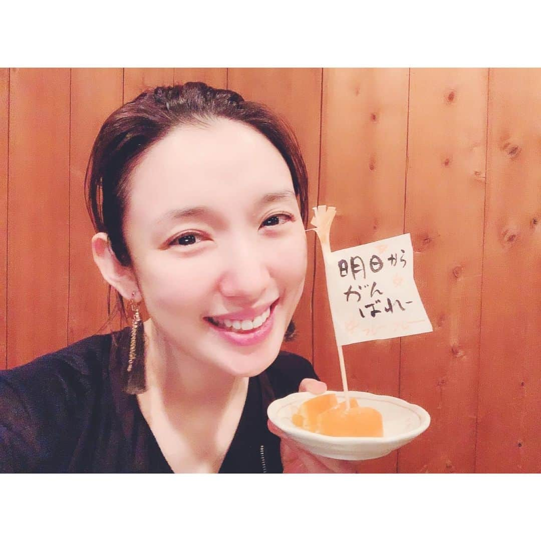 沙央くらまさんのインスタグラム写真 - (沙央くらまInstagram)「小屋入り前日にヘロヘロな私にお店の女将さんが素敵なプレゼントをくださりました❤️ はぁ癒されるー！ そしていよいよ明日は初日です！ とにかく現場が温かくて、泣きそうになる。  この想いが皆様に届くように頑張ります！ 是非！観にいらしてください❤️ #沙央くらま #コマスタ #clubsevenzeroⅱ  #舞台 以外 #すっぴん」6月14日 21時04分 - kurama_sao