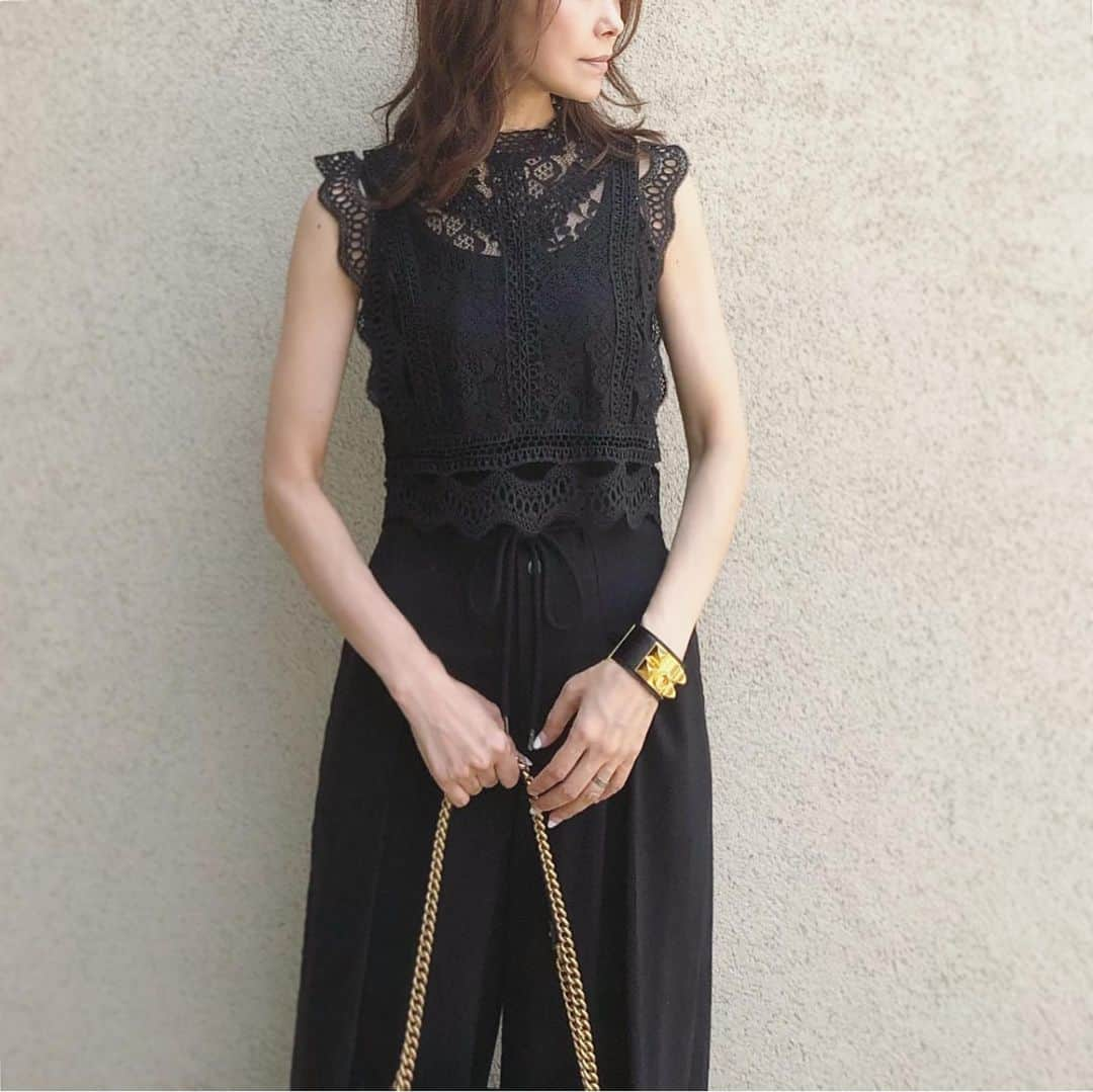 akko3839さんのインスタグラム写真 - (akko3839Instagram)「﻿ all black coordinate﻿ ﻿ レースが可愛いトップス♡﻿ コンパクトだからワイパンによく合う﻿ ﻿ ﻿ ﻿ top #fifth#fifthtl  @fifth_store →50%off﻿ bag gucci﻿ pants ronherman﻿ ﻿ ﻿ #フィフス#総レースデザインコンパクトトップス#fashion#ootd#outfit#code#coordinate#style#stylepoint#instafashion#instagood#instalike#ファッション#コーディネート#コーデ#プチプラ#プチプラコーデ#春服#春コーデ #パンツコーデ﻿」6月14日 21時05分 - akko3839