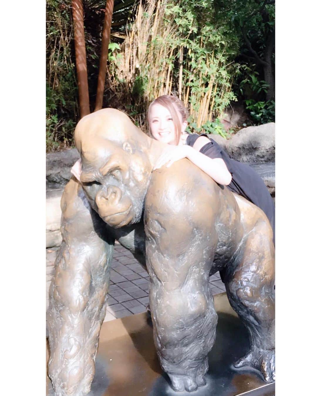 asamiのインスタグラム：「弱さも辛さも﻿ 白黒付けれない世の中﻿ ﻿ だから大丈夫なんだよ❤﻿ ﻿ ただ、今人間として生きているだけじゃん？﻿ ﻿ じゃぁ、、﻿ 今から貴方が﻿ 好きな事なんでもしていいよ❤﻿ ﻿ と神様から言われたら何をしたい？﻿ ﻿ っかホントにみんなの聞いてみたい❤﻿ (アンケートお願い❤)﻿ ﻿ それが貴方のホントの自分に出会える﻿ 答えに近いかもね❤﻿ ﻿ 今の心が嫌なら﻿ ﻿透明じゃなくてもいい くすんだままキラキラな笑顔で笑える人と﻿ 笑ったらいい...♪*ﾟ﻿ ﻿ ﻿ 弱い部分持っている貴方も魅力的よんっ❤﻿ ﻿ ﻿ ﻿ ﻿ ﻿」