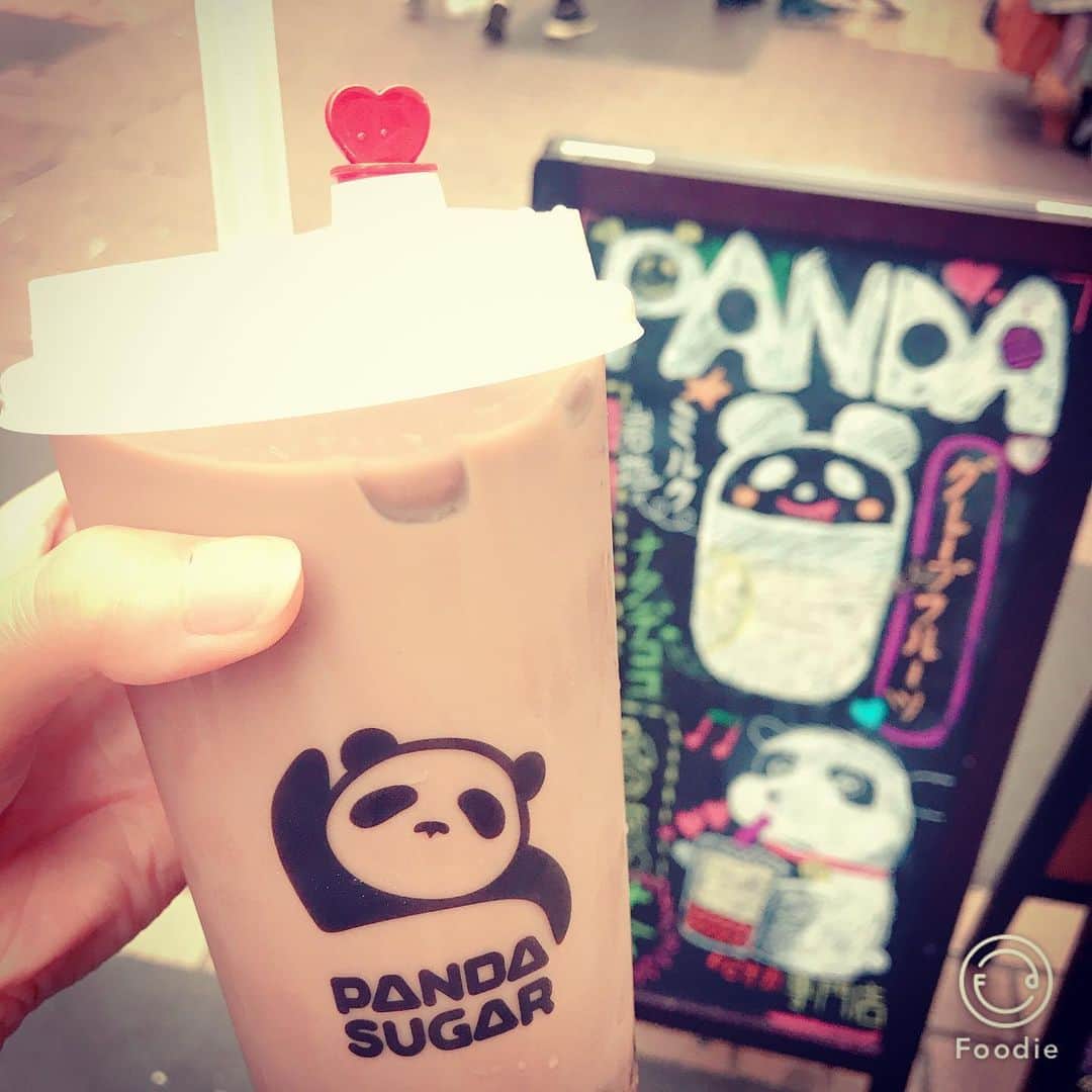 雪乃しほりさんのインスタグラム写真 - (雪乃しほりInstagram)「本日はマツエクしに上野に行ったんだけどパンダのタピオカ屋さん見つけてチーズハットクも食べました⑅︎◡̈︎* まだまだ気になるお店がある上野は本当に楽しい(*´˘`*)♥ 熊猫堂のドリンクはカップが可愛いからこれがもうお土産になる❤🐼❤🐼 #フォローミー  #pandasugar  #熊猫堂  #タピオカ  #ありらんホットドッグ  #上野  #アメ横  #熊猫  #パンダ」6月14日 21時27分 - yukino_shihori