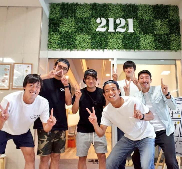 ザスパクサツ群馬さんのインスタグラム写真 - (ザスパクサツ群馬Instagram)「. 【2121cafeに選手たちが来店☕✨】 . 前橋プラザ元気21にある「2121cafe」に選手たちがプライベートで来店してくれました🎶 . 話題沸騰中の「#カフェプリ」を体験‼️ カフェプリを逆再生動画を撮りながら何人かでワイワイ楽しめます😆 . まだの方は、是非試してみてください🎶 . . #ザスパクサツ群馬 #thespa #カフェプリ #2121cafe #青木翔大 #渡辺広大 #岡田翔平 #佐藤祥 #青木翼 #舩津徹也」6月14日 21時20分 - thespakusatsugunma_official