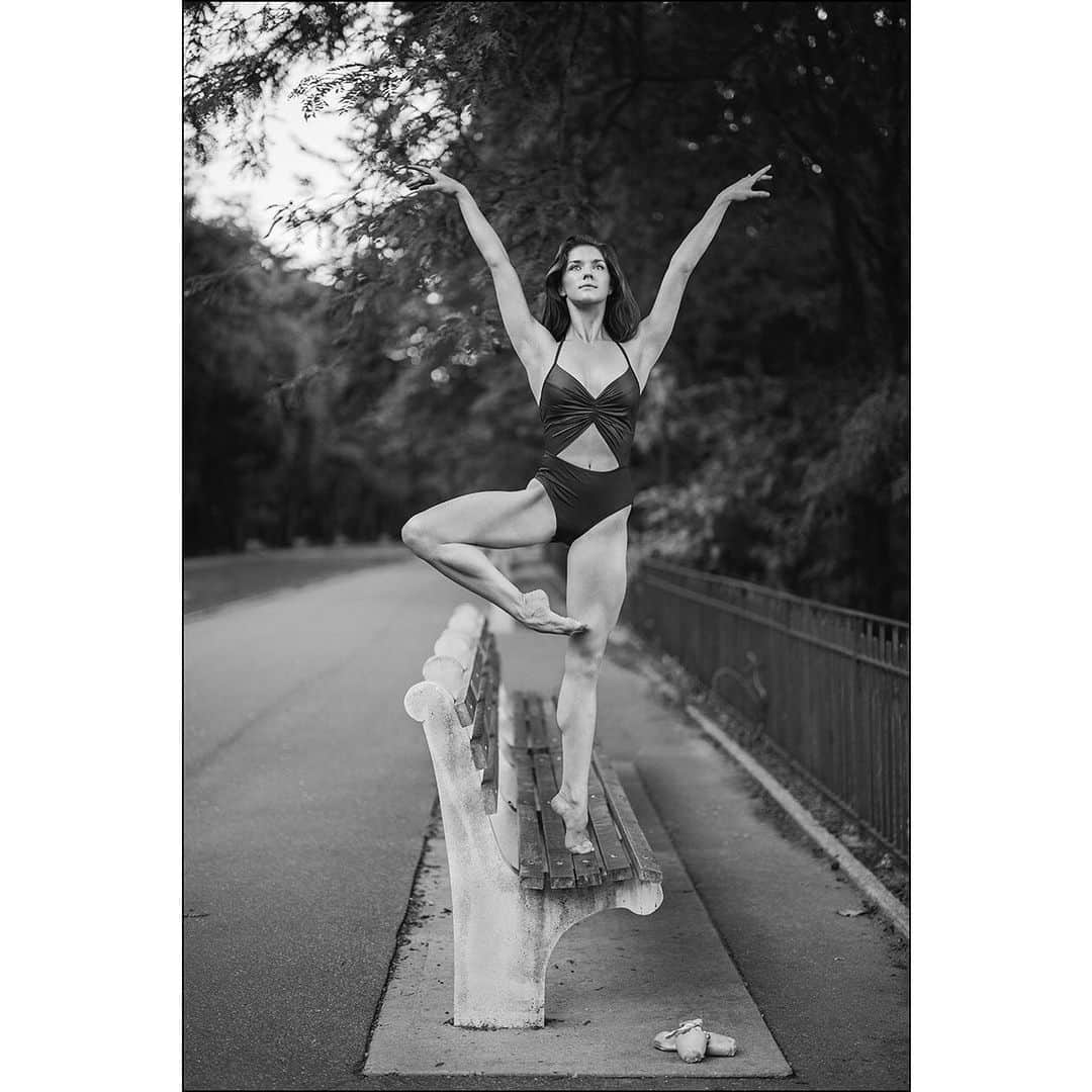 ballerina projectさんのインスタグラム写真 - (ballerina projectInstagram)「We will be celebrating the 18+ years of the Ballerina Project until the middle of July as we near our conclusion. Here are look backs at that the moments that best represent the project from the past 2 decades.  Here is a collection of images I created with Cassie in Central and Riverside Park early one morning. #ballerina - @cassiepearlt #centralpark #riversidepark #newyorkcity #ballerinaproject #ballerinaproject_ #ballet #dance #pointe #sunrise #cassandratrenary  Several have asked why is the “Ballerina Project concluding this summer”. When I first started this project it was solely intended to be a creative endeavor and was not expected to survive for this many years. I just wanted to create beautiful photographs of ballerinas and did not look to turn it into a business. Unfortunately through many years of the project we could not find a balance between keeping our creative initiative and also a sustainable financial pathway moving forward. It was not easy to make this decision but we felt it was better to give the project an ending rather than turn it into something that lost sight of why we are doing this in the first place. This will result in the Ballerina Project not creating new work past the middle of July. We will continue to post the remaining photographs that we have on hand until we have no more to share. Thank you to all that have collaborated and followed the Ballerina Project for these many years.  With the conclusion of the Ballerina Project we will also be concluding the sale of all our limited edition prints. We have a small selection of large format limited edition prints for sale in our Etsy store. Link to our Etsy store is located in our accounts profile. If you are interested in purchasing an image not available on Etsy as a large format limited edition print just email us at the address also located in our profile for details.」6月14日 21時24分 - ballerinaproject_