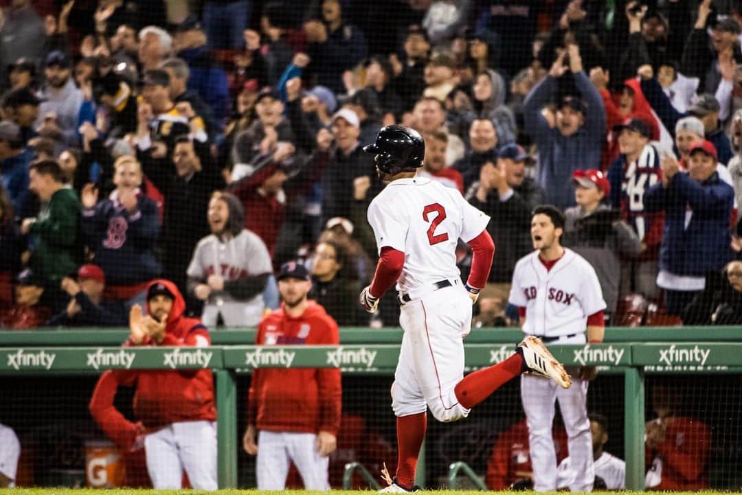 ボストン・レッドソックスさんのインスタグラム写真 - (ボストン・レッドソックスInstagram)「The moment that won it 👏」6月14日 21時26分 - redsox