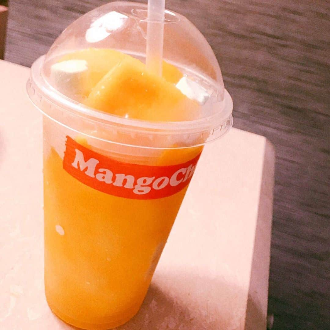 新田朝子さんのインスタグラム写真 - (新田朝子Instagram)「台湾といえば、マンゴー！！ . #mangochacha #mango #taiwanfood #taipei #dessert #mangoice #smoothy #sweet #taiwantravel #グルメ好きな人と繋がりたい #旅行好きな人と繋がりたい #🥭 #✈️」6月14日 21時31分 - asako.nitta