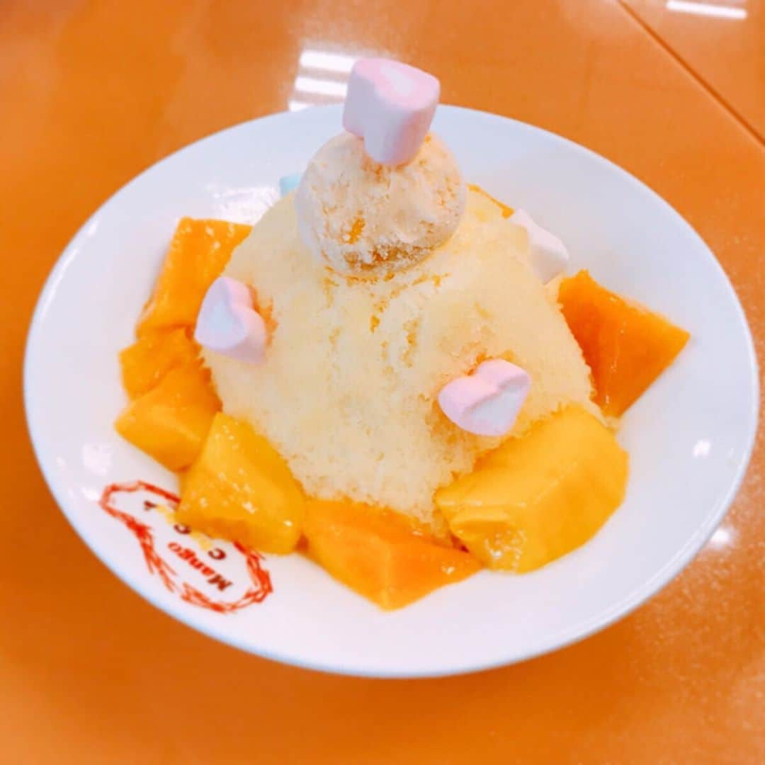 新田朝子さんのインスタグラム写真 - (新田朝子Instagram)「台湾といえば、マンゴー！！ . #mangochacha #mango #taiwanfood #taipei #dessert #mangoice #smoothy #sweet #taiwantravel #グルメ好きな人と繋がりたい #旅行好きな人と繋がりたい #🥭 #✈️」6月14日 21時31分 - asako.nitta