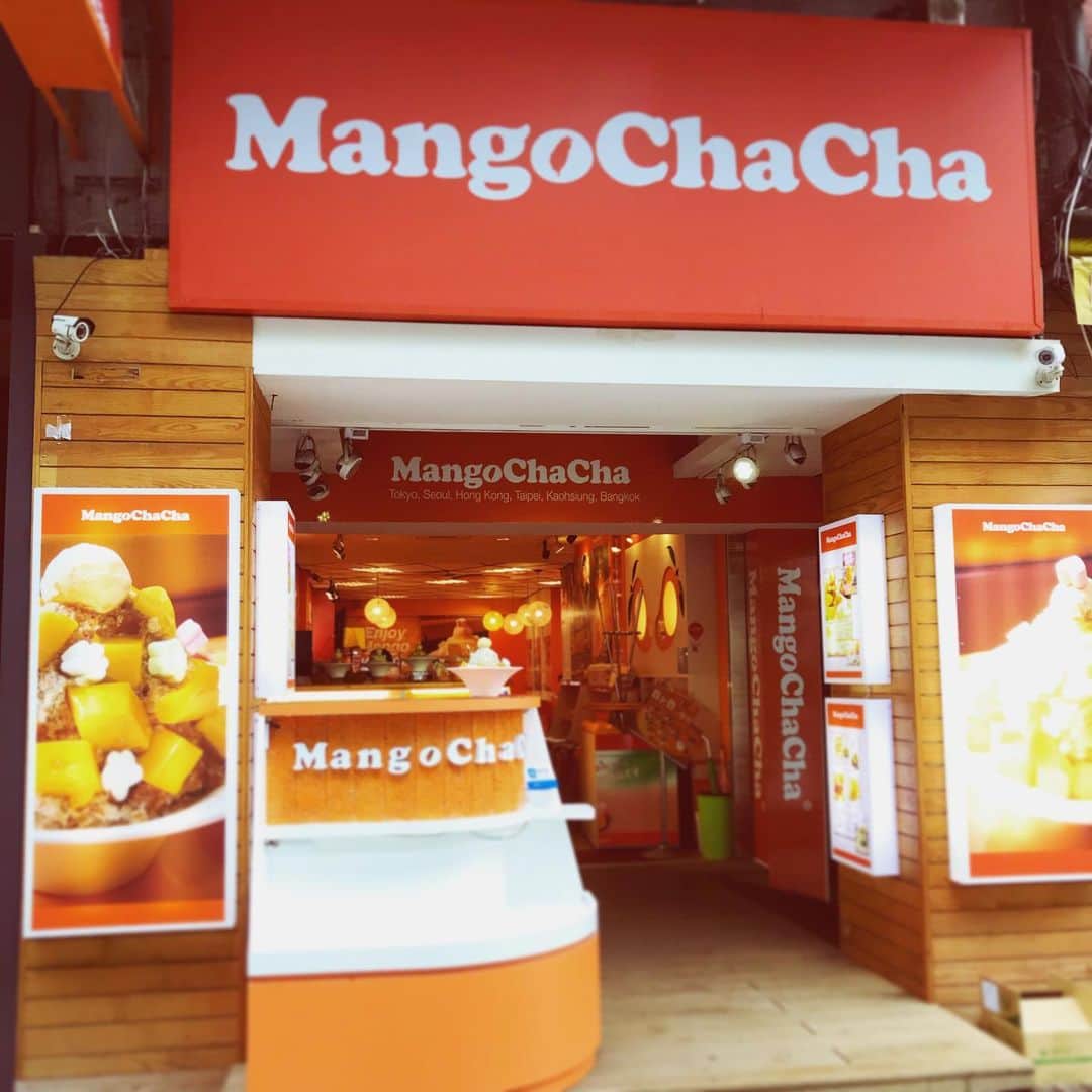 新田朝子さんのインスタグラム写真 - (新田朝子Instagram)「台湾といえば、マンゴー！！ . #mangochacha #mango #taiwanfood #taipei #dessert #mangoice #smoothy #sweet #taiwantravel #グルメ好きな人と繋がりたい #旅行好きな人と繋がりたい #🥭 #✈️」6月14日 21時31分 - asako.nitta