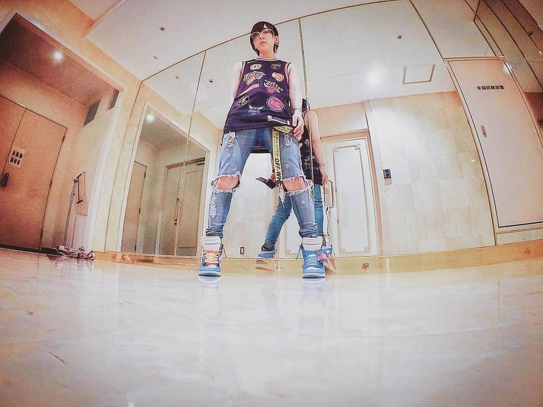 CHISA さんのインスタグラム写真 - (CHISA Instagram)「goproのセルフタイマー初めて使ってっぽい感じで撮ってみました。アメリカ行く前にもうちょっと上手くなりたいなー。今日はNACK5ラジオありがとうございました。  I used my gopro. I used the self timer to shoot. I want to be better at that before I  go to USA. Thank you for listening our radio,NACK5 BEATSHUFFLE!!! #ACME #CHISA #モノノケレクイエム #NACK5 #大宮 #アルシェ  #gopro #supreme #nike #offwhite #jordan1」6月14日 21時32分 - acme_chisa