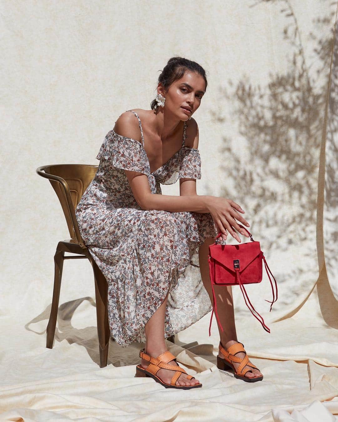 のインスタグラム：「Off-the-shoulder is summer's hottest silhouette ☀ @rebeccaminkoff #THEOUTNET  Shop all your favorite #RebeccaMinkoff looks, just visit #linkinbio 👆」
