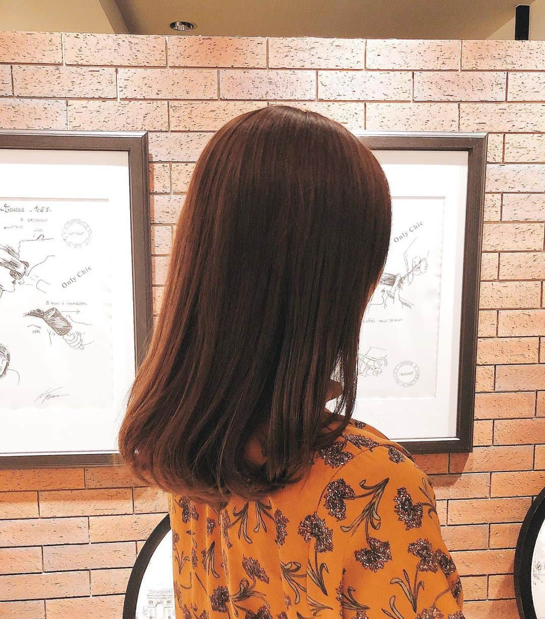 菊原梨華さんのインスタグラム写真 - (菊原梨華Instagram)「・ ・ #ソシエヘアー 表参道店で、前回もめっちゃいい色だったから今月もカラーしてもらったよ💗 担当は表参道店の石田さん✨@sho__stylist ・ ➡︎ @socie_hair_official ・ 今回はオレンジブラウン🍊🧡 夏来るし元気っぽい印象にしたくて、オレンジを入れてもらいましたっ✨ ・ 毛先も7センチくらい切って毛先は重めに！ アレンジもしやすい長さに☻♥ ・ ソシエヘアーよきやなー！ ありがとうございました😊✨ ・ #ソシエヘアー#ジャックモアザン表参道 #ソシエヘアーで新しい自分 #supported#髪色#ヘアカラー#haircolor#表参道#美容室#カラー#巻き髪#動画#hair#hairarrange#ヘアアレンジ#ヘアチェンジ#イメチェン#ロングヘア#ロング#オレンジ#ブラウン#美髪#love#enjoy#followme#follow」6月14日 21時45分 - happyluckyhappy