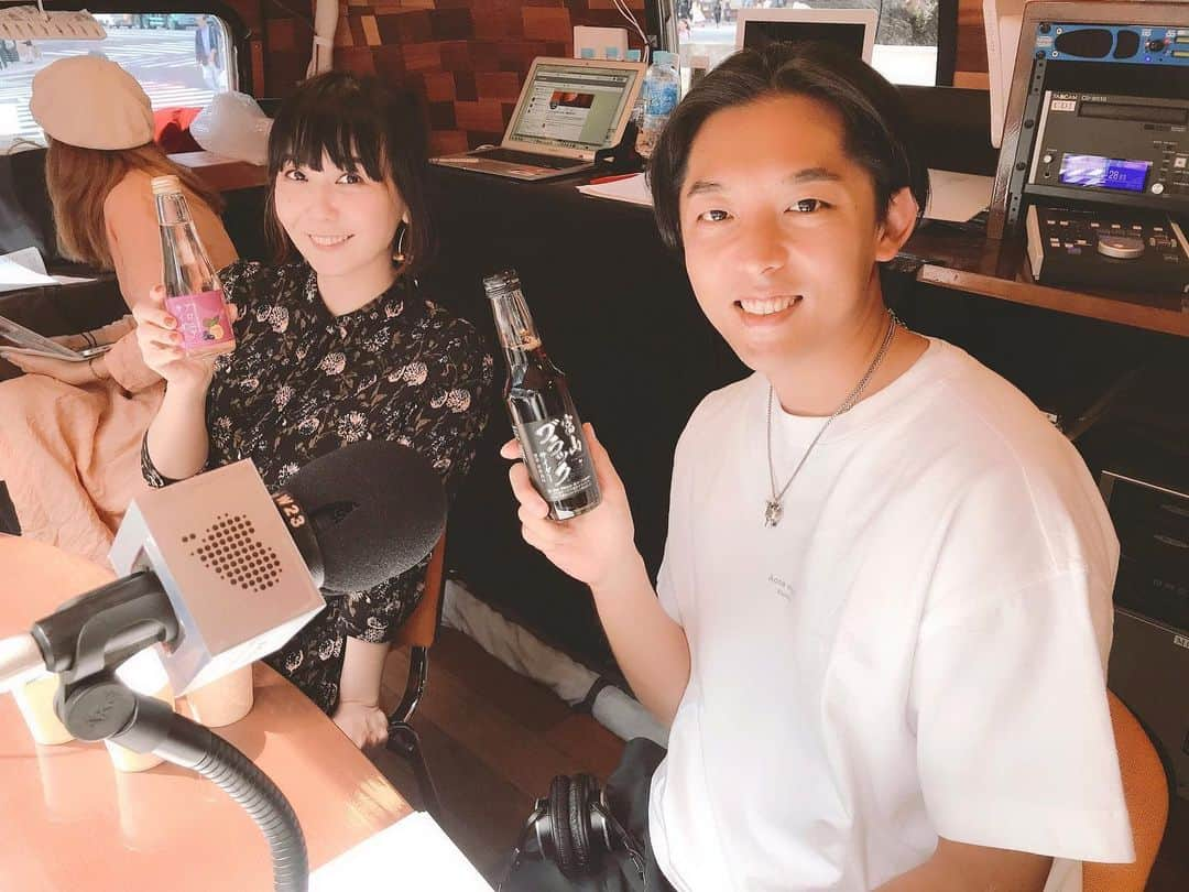 土岐麻子さんのインスタグラム写真 - (土岐麻子Instagram)「TOKYO FM "TOKYO SOUNDS GOOD'' #TSG80  砂糖シヲリさんの産休中につき、KEN THE 390さんの週替りパートナーを務めました！ 選曲コーナーは 高橋一生 さん、スタジオゲストはm-floさん。 天気も良く、楽しかったー！ いい番組ですね。  Ginza Sony Parkの車の中はこんな感じ。 紹介した折りたたみ傘、ご当地サイダーなど。そして最後の写真は車の中からの視点。こんな風景が見えてました。」6月14日 21時37分 - tokiasako