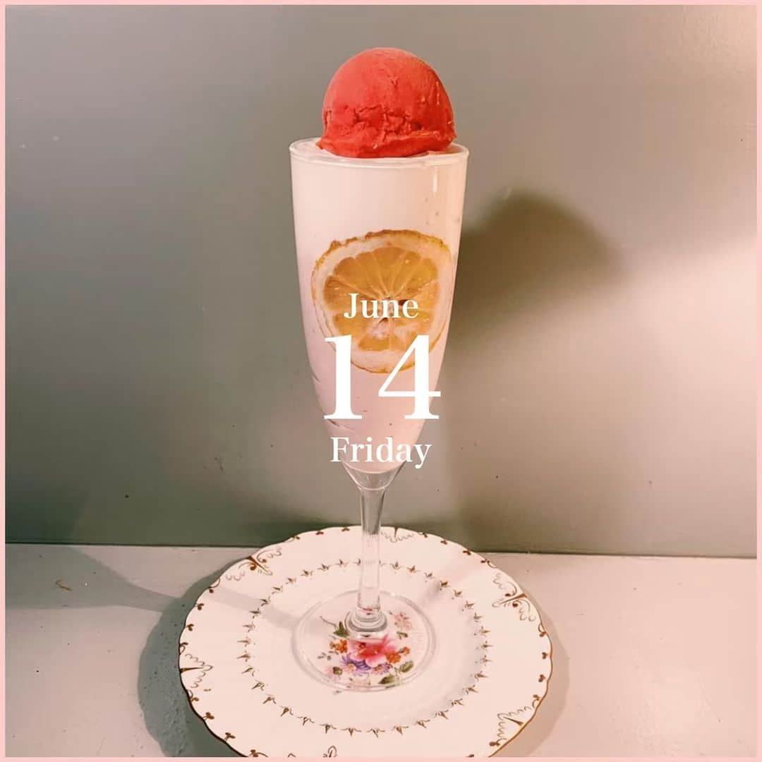 bis_web bis [ビス] さんのインスタグラム写真 - (bis_web bis [ビス] Instagram)「June 14 , Friday﻿ ﻿ ﻿ 🍒﻿ ﻿ ﻿ ipe = anro ( イペアンロー )﻿ ﻿ ﻿ 群馬県高崎市にある﻿ おしゃれすぎるカフェバー🍸💕﻿ ﻿ メニューひとつひとつがかわいいと話題で、﻿ 最近では地方からたくさんの方がお店に訪れるとのこと！﻿ ﻿ スワイプして かわいいドリンクメニューや﻿ スイーツをチェックしてみて🍒🍸﻿ ﻿ ﻿ access﻿ 〒370-0006﻿ 群馬県高崎市問屋町2-7 ビエント高崎1F﻿ ﻿ 営業時間 : 9:00〜23:00﻿ ※ 水曜定休日﻿ ﻿ ﻿ ﻿ ﻿ #カフェ #バー #カフェバー #カフェ巡り #群馬カフェ #ドリンク #カフェ好き #おしゃれカフェ #ネオン #高崎 #高崎カフェ #パフェ #スイーツ #トレンド #駅近 #高崎問屋町 #cafe #🍒 #🍸 #🍰 #🧁」6月14日 21時38分 - bis_web