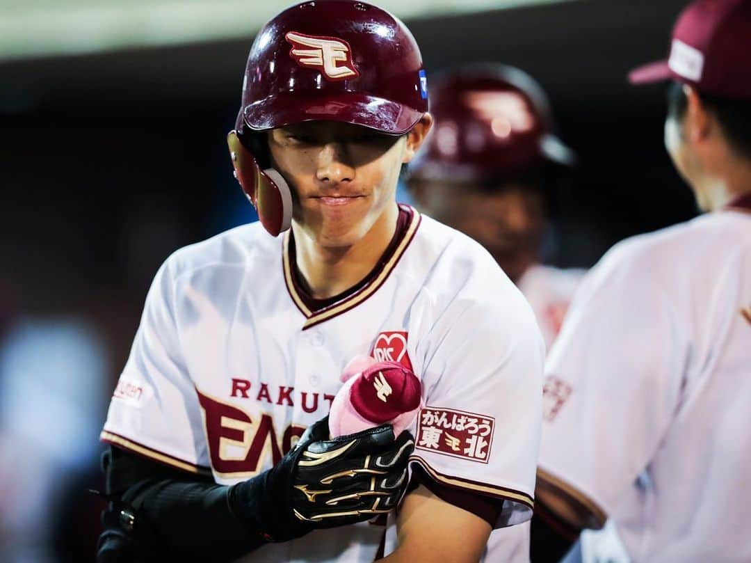 東北楽天ゴールデンイーグルスさんのインスタグラム写真 - (東北楽天ゴールデンイーグルスInstagram)「⚾️ ⚾️E11-2 C⚾️ 球団新記録の1試合7本のホームランで快勝‼️‼️‼️ 先発の辛島選手が7回122球2失点の熱投で5勝目👑✨ 茂木選手が7号先頭打者ホームラン👍🏼 続いてブラッシュ選手が18号3ラン🔥 初回にさらにウィーラー選手が12号ソロ🤩 2回には太田選手がプロ初ホームラン✨ 浅村選手は15号と16号の連発💥💥 そしてチーム7本目は5回の辰己選手の2号2ラン✌🏼 #rakuteneagles #RESTART #日本一の東北へ #太田光 #浅村栄斗 #茂木栄五郎 #平石洋介監督 #辛島航 #辰己涼介  #ブラッシュ  #ハーマン」6月14日 21時43分 - rakuten_eagles