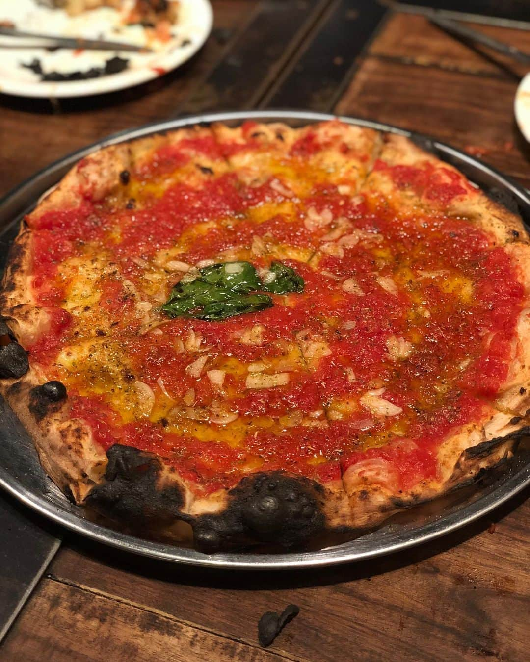 秋山具義さんのインスタグラム写真 - (秋山具義Instagram)「打ち上げで、六本木『PST六本木 Pizza Studio Tamaki Roppongi』。﻿ ピザ、素晴らしい！！！﻿ マリナーラと、ビスマルクがと、5種類のチーズのピザはちみつがけが、最高だった〜！！！﻿ 前菜のブラータチーズとミートボールも美味しかった〜！！！﻿ ﻿ #pst六本木 #pizzastudiotamakiroppongi #具義イタリアン2019」6月14日 21時47分 - gugitter