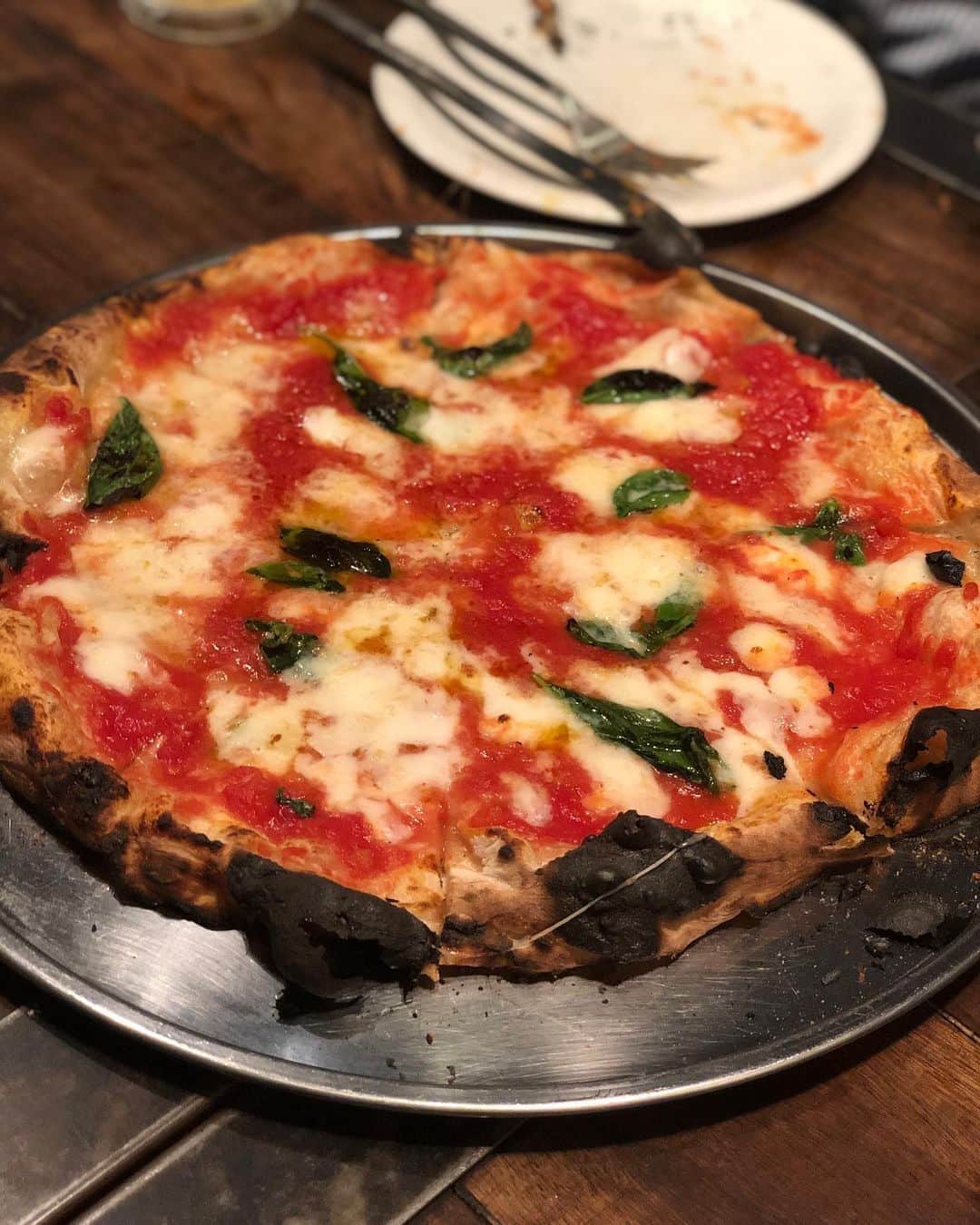 秋山具義さんのインスタグラム写真 - (秋山具義Instagram)「打ち上げで、六本木『PST六本木 Pizza Studio Tamaki Roppongi』。﻿ ピザ、素晴らしい！！！﻿ マリナーラと、ビスマルクがと、5種類のチーズのピザはちみつがけが、最高だった〜！！！﻿ 前菜のブラータチーズとミートボールも美味しかった〜！！！﻿ ﻿ #pst六本木 #pizzastudiotamakiroppongi #具義イタリアン2019」6月14日 21時47分 - gugitter