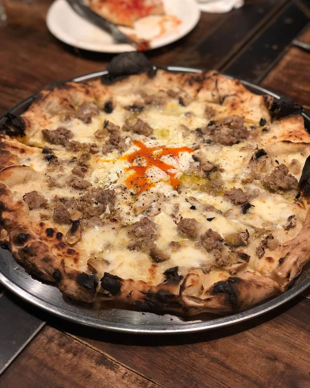 秋山具義さんのインスタグラム写真 - (秋山具義Instagram)「打ち上げで、六本木『PST六本木 Pizza Studio Tamaki Roppongi』。﻿ ピザ、素晴らしい！！！﻿ マリナーラと、ビスマルクがと、5種類のチーズのピザはちみつがけが、最高だった〜！！！﻿ 前菜のブラータチーズとミートボールも美味しかった〜！！！﻿ ﻿ #pst六本木 #pizzastudiotamakiroppongi #具義イタリアン2019」6月14日 21時47分 - gugitter