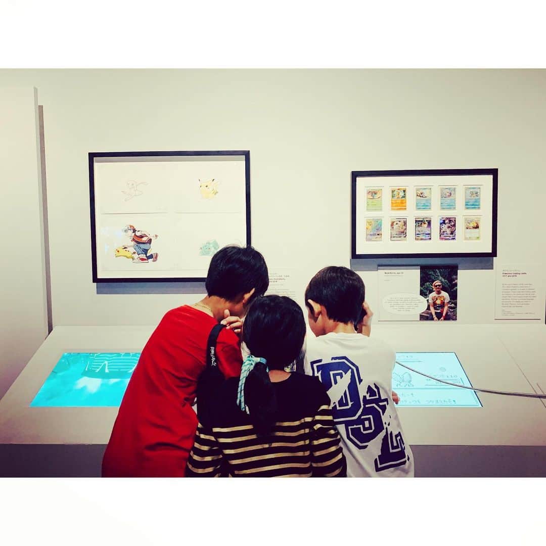 紗栄子さんのインスタグラム写真 - (紗栄子Instagram)「大英博物館のマンガ展again🌈✨ ロゼッタストーンやパルテノン神殿の彫刻など、歴史的価値の高い発掘品や美術工芸品が所蔵された世界最大級の博物館にポケモンカードが展示されているという事実に衝撃をうけました🙌 息子たち大喜び👬✨ カフェで出てきた北斎の紙コップがなんとも素敵🌊✨ #london#blitishmuseum#大英博物館」6月14日 21時54分 - saekoofficial