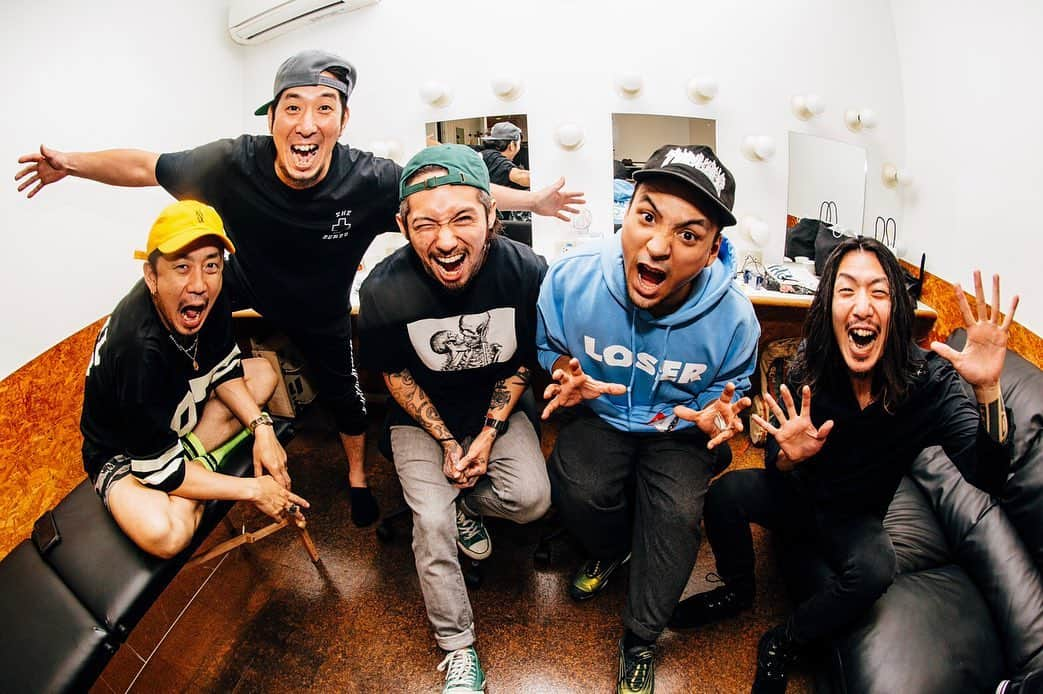 T$UYO$HIさんのインスタグラム写真 - (T$UYO$HIInstagram)「We Control Zepp Tour 初日から最高過ぎたよ  遊びに来たパブロ氏 photo by @ysz.photo  #thebonez#paymoneytomypain  #combatguitars#msmltokyo  #msml#adidas」6月14日 22時00分 - tsuyoshi_ptp