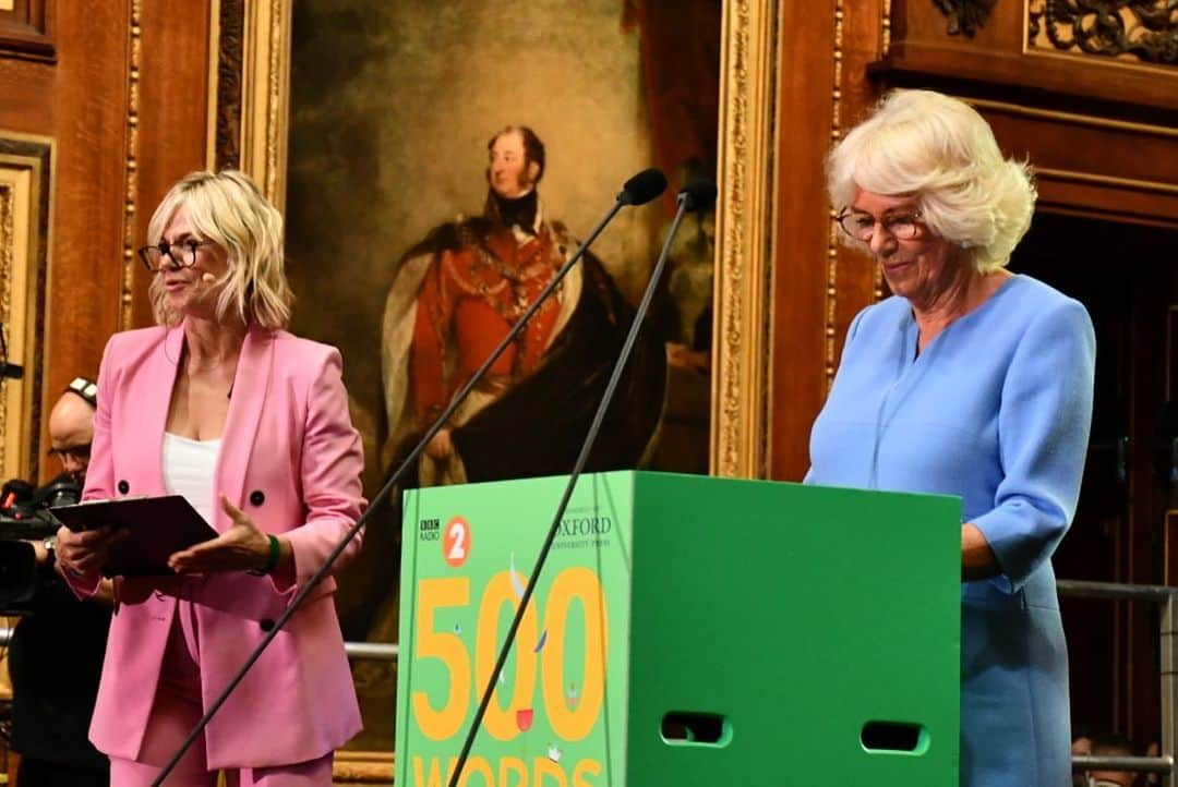 クラレンス邸さんのインスタグラム写真 - (クラレンス邸Instagram)「Today, The Duchess of Cornwall attended the final of #500Words at Windsor Castle. The 500 Words competition invites children aged 13 and under, from across the UK, to write an original story using no more than 500 words. 📖 This is the fifth year HRH has supported the competition and this year, in her role as Honorary Judge, The Duchess helped to pick the winning stories. Her Royal Highness is an avid reader and is Patron of several literacy charities, including @booktrust, @beanstalkreads and First Story. 📚Following the final, which was broadcast live on @bbcradio2, HRH had the opportunity to meet participants of this year’s competition. Congratulations to all this year’s winners and runners-up! 🏅」6月14日 22時10分 - clarencehouse