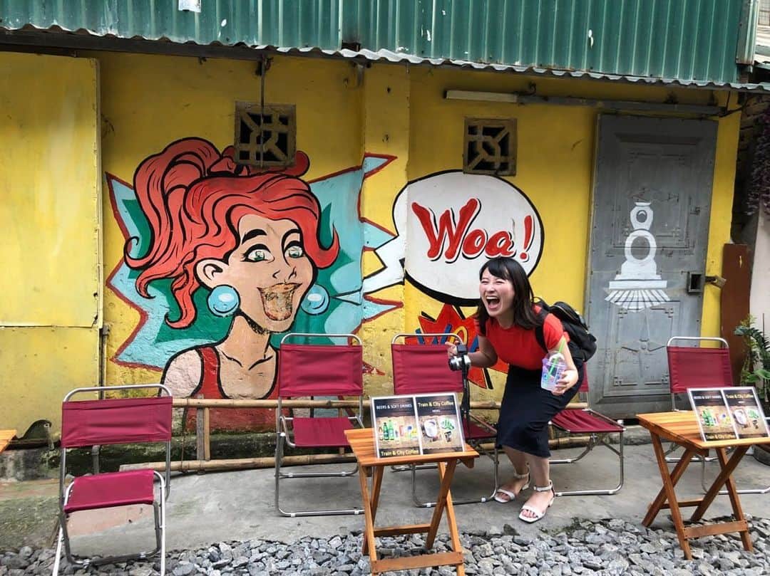 山崎聡子さんのインスタグラム写真 - (山崎聡子Instagram)「🇻🇳 今週1週間のお休みを頂きまして、 #ベトナム #ハノイ を旅してきました〜🤗✈️ . 気温はなんと、40度‼️ もんのすっっごい暑さでしたが、ぐったりすることも忘れて、3日間アクティブに遊びつくしました🌞  行った場所のタグを載せておきます✨ 写真を見るだけでも旅してる気分になれるはず…🤩笑 . #vietnam #hanoi #海外旅行 #女子旅 #トレインストリート #trainstreet #線路が通りになっているオシャレスポット🚃 #水上人形劇 #シュールすぎてみんなに見てほしい🤣 #世界遺産 #ハロン湾 #ハロン湾クルーズ #スンソット洞窟 #鍾乳洞 #バンブーボート #ツアーで行きました🙏🏻 #ドンスアン市場 #カフェフォーコー #cafephoco」6月14日 22時04分 - 310puu