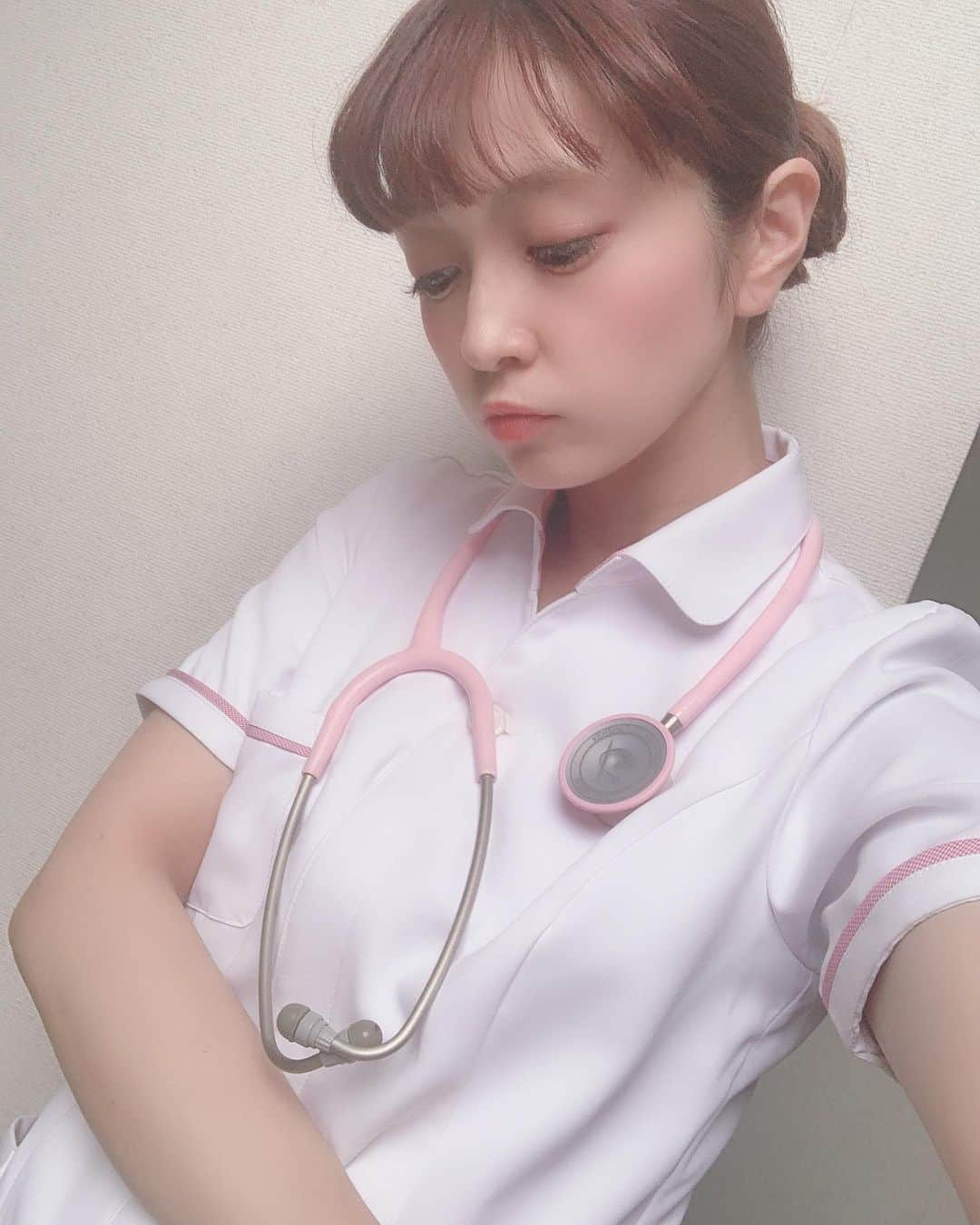 青木美沙子さんのインスタグラム写真 - (青木美沙子Instagram)「ナースのお仕事もちょこちょこやっています💉 #現役ナース」6月14日 22時04分 - misakoaoki