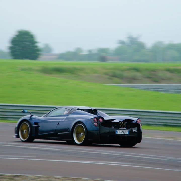 パガーニ・アウトモビリのインスタグラム：「The big show of the Pagani Huayra Roadster during the @motor1 days.  #motor1days #pagani #huayra #huayraroadster #zonda20 #zonda20anniversary」