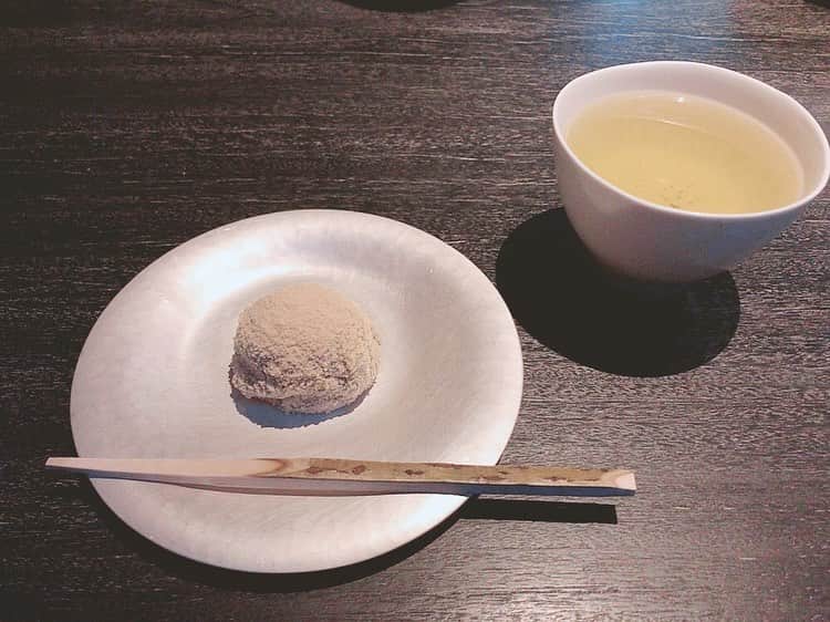仙石みなみさんのインスタグラム写真 - (仙石みなみInstagram)「. 稽古後の癒しタイム。 みなみさやかという煎茶とお菓子をいただきました。 みなみ染みる〜笑 . #tea #japan #minami #delicious #teatime #love #お茶 #煎茶」6月14日 22時08分 - sengoku_minami