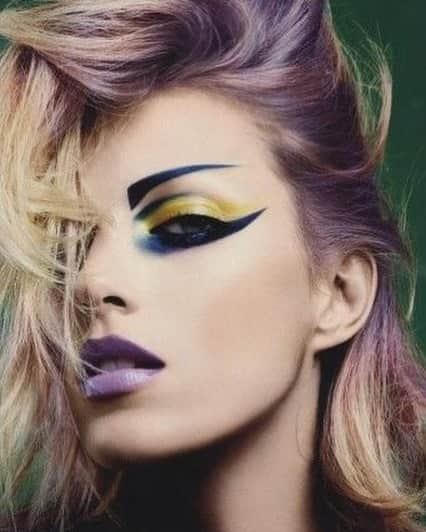 ValGarlandさんのインスタグラム写真 - (ValGarlandInstagram)「💜 Happy Friday 💜 The beautiful @Anja_Rubik photographed by the amazing @MiguelReveriego for @NumeroMagazine #108 💙Hair by @KenORourke1 💜 #MakeupByValGarland #ValGarland 💜 #makeupguru #makeup #blueliner #lilac #lilaclip #makeuplove #thelook #trend #friday #fridayfeeling 💜」6月14日 22時20分 - thevalgarland