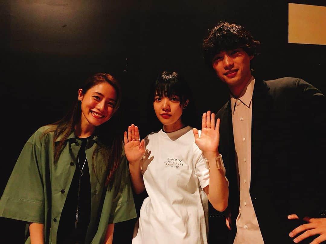 福士蒼汰さんのインスタグラム写真 - (福士蒼汰Instagram)「I met an incredible singer today. Aimyon is Japanese wonderful singer. Check it out!!! I was very stoked for this concert🎉  凄まじい歌手あいみょんさんのライブで 凄まじい歌を聴かせて頂きました。  石原さんと盛り上がりに 盛り上がりました！！ #こりゃ惚れるわ #天才かよ  #それにしても #ふたりとも #背が小さい  #heaven #ヘブン #ご苦楽レストラン」6月14日 22時13分 - fukushi_sota_official