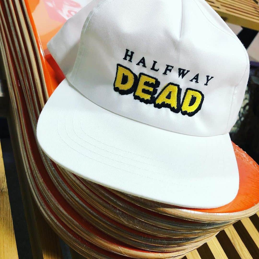 クリス・ジェンナーさんのインスタグラム写真 - (クリス・ジェンナーInstagram)「@robkardashianofficial new @halfwaydead items are launching today at 9am pst on HALFWAY-DEAD.COM」6月14日 22時13分 - krisjenner