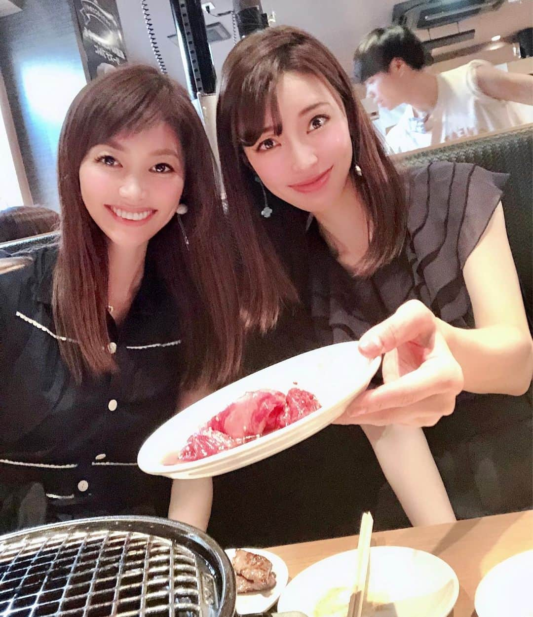 織田千穂さんのインスタグラム写真 - (織田千穂Instagram)「3週間ぶりの再訪💜✨ マルウシミート田町🍖🍗❤️ ミスジとプレミアムロースはお気に入り💕 * 昨日は紺コーデな2人で👯‍♀️💙💙 ✼••┈┈┈┈┈┈┈┈┈┈┈┈┈┈┈┈••✼ #マルウシミート田町店 #マルウシミート #焼肉 #肉食女子 #肉バル #フォトジェ肉 #肉活 #肉会 #グルメ部 #foodpic #l4l #foodie #田町ディナー #dinner #女子会 #japanesestyle #晩ごはん #田町グルメ #飯テロ #夜ごはん #ディナー #食べスタグラム #followme #instafood #japanesefood #foodstagram #フードスタグラム #肉スタグラム #foodoftheday #japanesegirl @queen.lupis ピアス (v0430) ✼••┈┈┈┈┈┈┈┈┈┈┈┈┈┈┈┈••✼」6月14日 22時15分 - chihoda