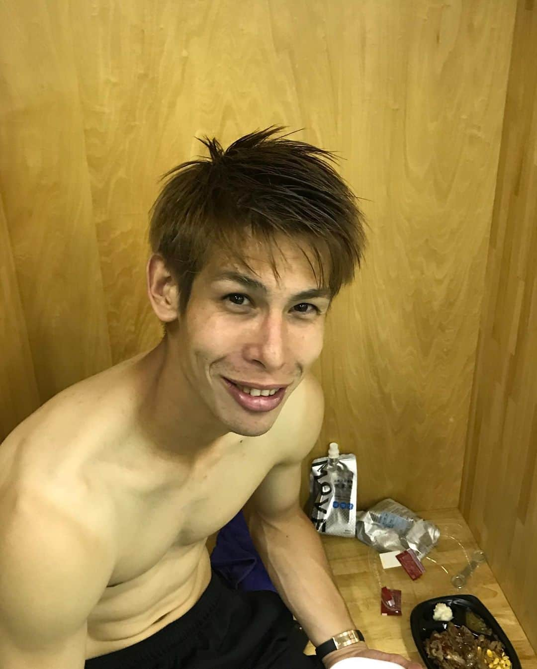 森崎浩司さんのインスタグラム写真 - (森崎浩司Instagram)「ICHIGAN⚽️⚽️の勝利👍 #1枚目 #中林洋次  #ナイスセーブ #2枚目 #佐々木翔 #ナイスディフェンス #3枚目 #ハイネル #スピードスター #4枚目 #ドウグラスヴィエイラ  #ナイスゴール #5枚目 #誰❓🤣 #水野マネージャー」6月14日 22時18分 - koji.morisaki77