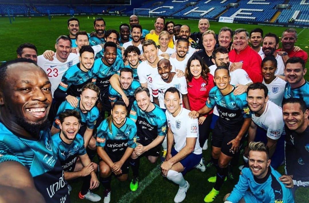 サム・クラフリンのインスタグラム：「Crazy day.  The craziest day.  An absolute dream come true.  @socceraid @unicef_uk」