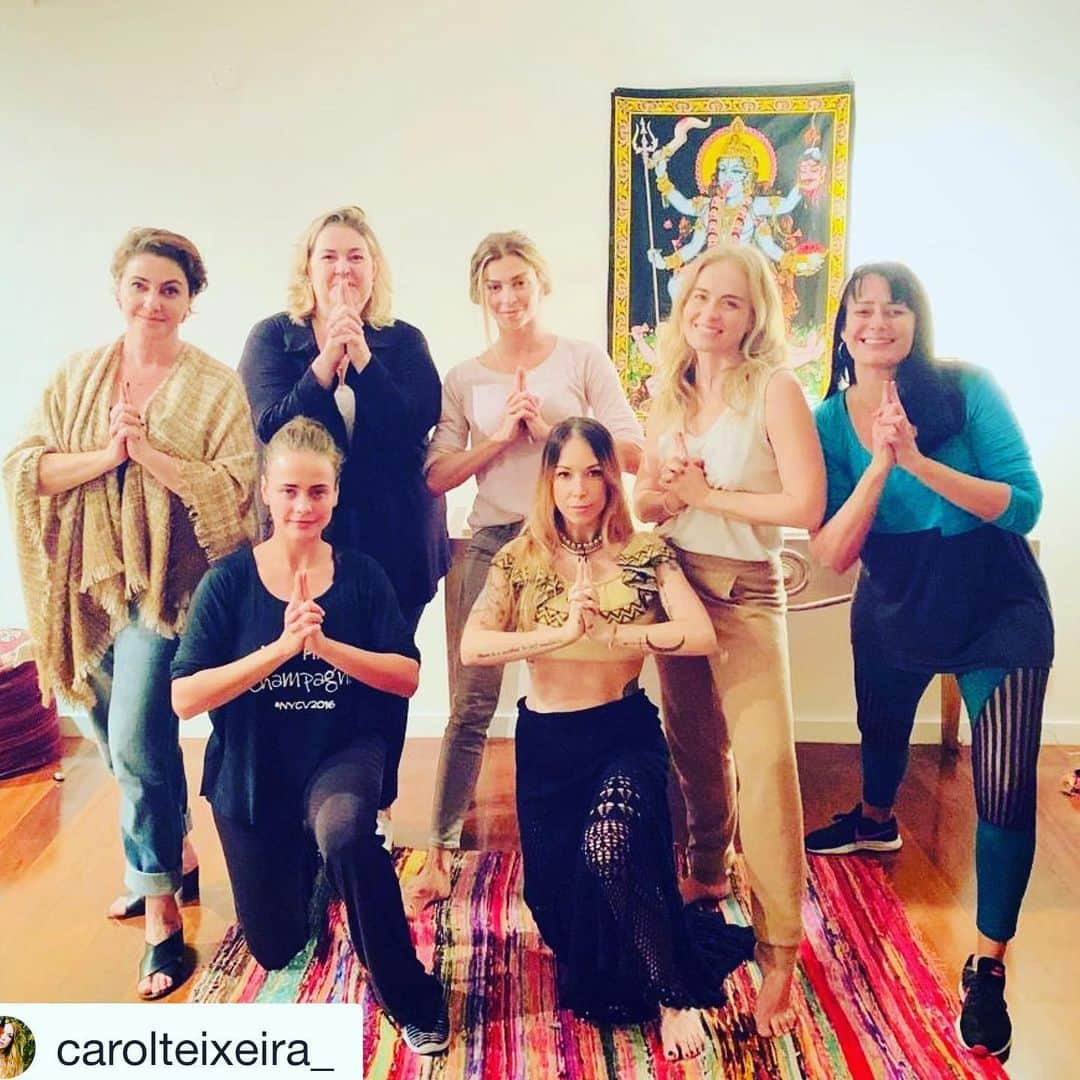 アンジェリカさんのインスタグラム写真 - (アンジェリカInstagram)「Novos caminhos e admiracao por vc @carolteixeira_ #Repost @carolteixeira_ with @get_repost ・・・ Pelos poderes de Kali ✨ . Só mulherão da porra na minha meditação da deusa Kali 🔱🖤」6月14日 22時29分 - angelicaksy