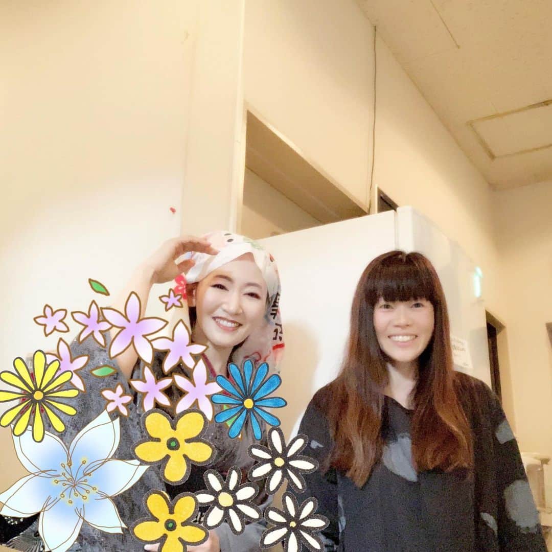 イズミカワソラのインスタグラム：「國府田マリ子さんと、飯塚雅弓さんが出演される舞台があるということで！これは行かねば！！と、本多劇場に行ってきました♪ ・ ・ マリ子さんは初めて見る妖艶っぷり！色っぽいったら！！ ・ ・ 飯塚さんはいつもにも増して可愛いし❤️ ・ ・ 久しぶりにお2人にもお会いできて、とっても嬉しい1日となりました！」