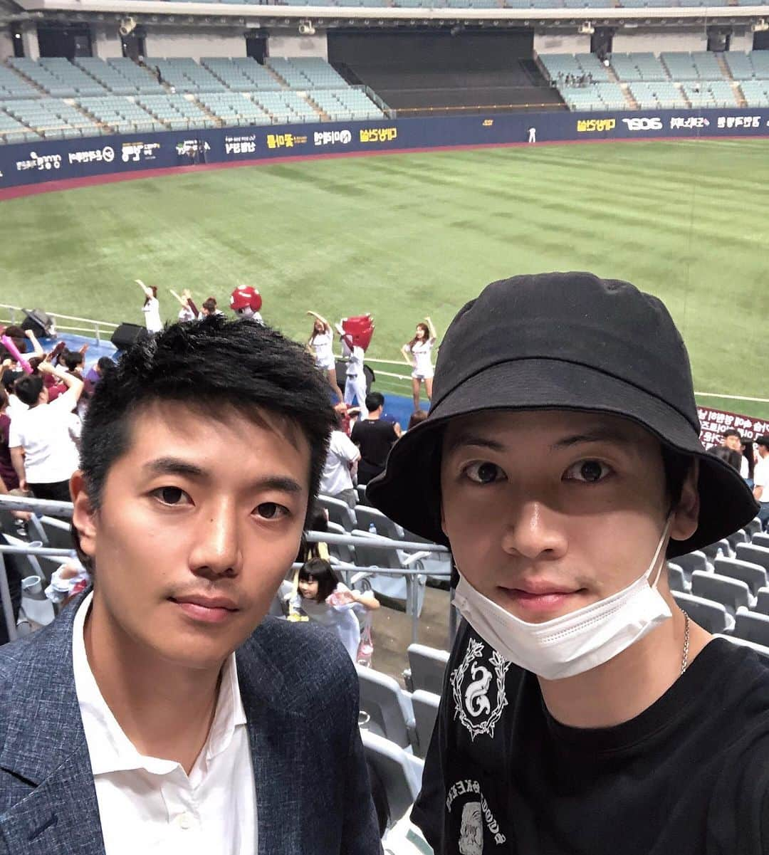 チョン・ウィチョルのインスタグラム：「오랜만에 야구장🤗 #고척스카이돔#키움히어로즈#kbo#이지영 없어서이김🤣🤣🤣」