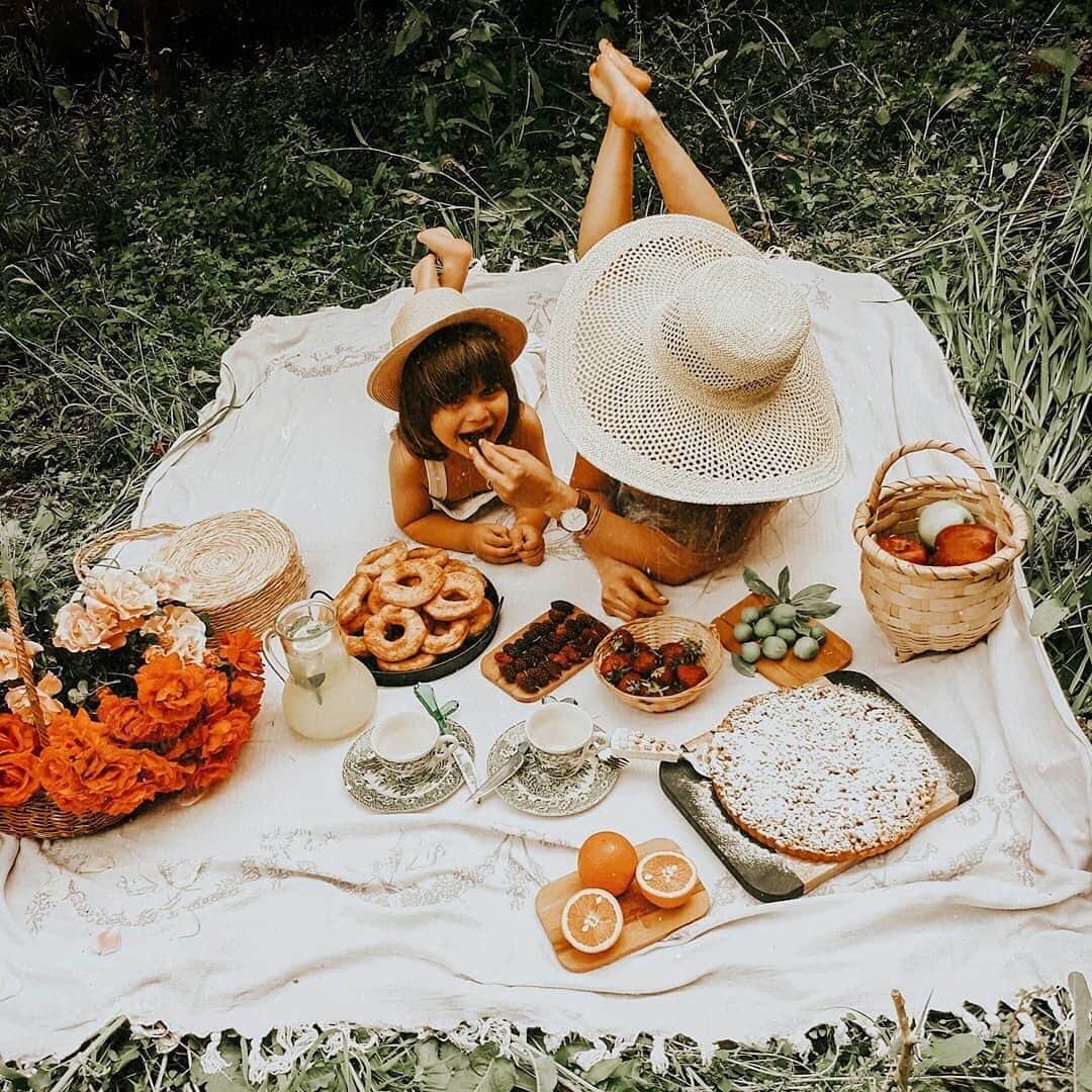 ダニエルウェリントンさんのインスタグラム写真 - (ダニエルウェリントンInstagram)「Life with you is always a picnic. (Photo via @gevezeannee) #DanielWellington」6月14日 23時04分 - danielwellington