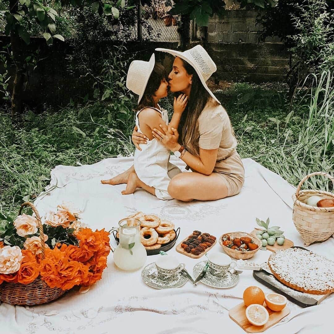 ダニエルウェリントンさんのインスタグラム写真 - (ダニエルウェリントンInstagram)「Life with you is always a picnic. (Photo via @gevezeannee) #DanielWellington」6月14日 23時04分 - danielwellington