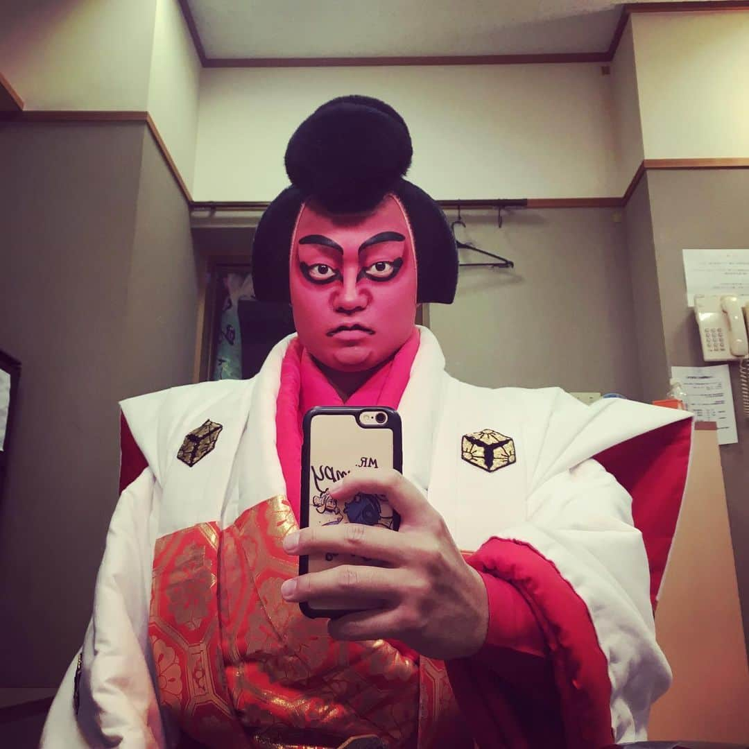 中村福之助さんのインスタグラム写真 - (中村福之助Instagram)「博多座大歌舞伎、今日が中日です。 『金閣寺』の松永鬼藤太 元気がある敵役のお役です！ 日々勉強させて頂いています！  また、先週体調を崩してしまい、休演してしまいましたが回復してまた復帰することができました。ご心配ご迷惑おかけして申し訳ありませんでした。 残り半分公演が残っているので観にいらしてください。  #歌舞伎 #中村福之助 #金閣寺 #松永鬼藤太 #博多座 #kabuki #fukunosukenakamura #kinkakuji #hakataza #fukuoka #japan」6月14日 22時57分 - fukunosuke_3