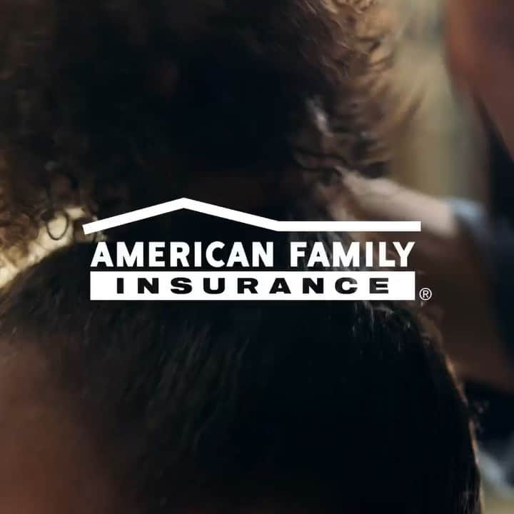 ブラッド・グザンのインスタグラム：「I am lucky to be able to teach my kids to dream and show them you can pursue any dream you choose. Thanks to all of you who are dads, father figures and role models. @amfam #DreamFearlessly #sponsored」