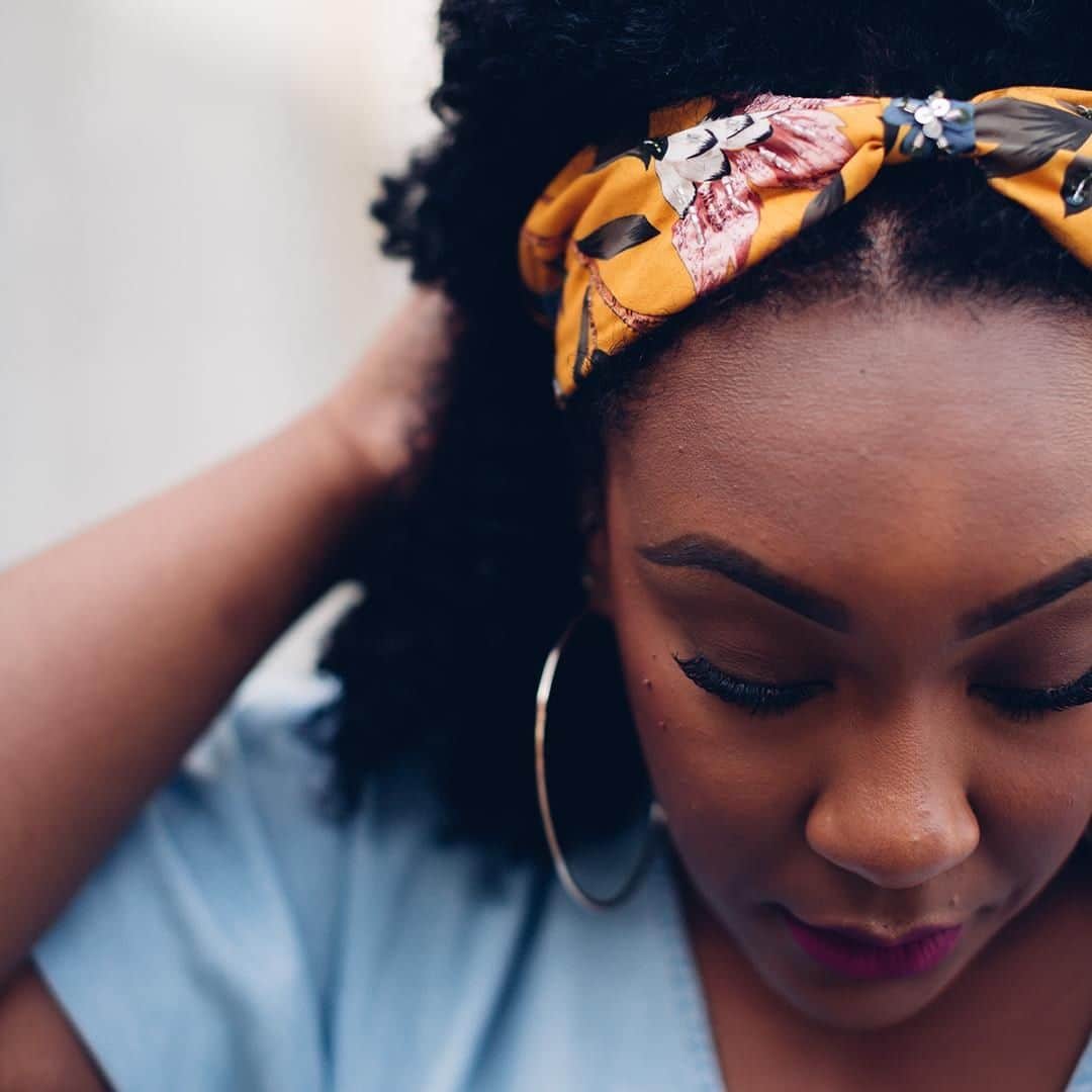 アクセサライズのインスタグラム：「It's the little details that make the difference. Like this vibrant floral headband. dotted with subtle sparkles for a look that catches the eye. 🔍 6868359800  Tap the link in the bio to shop now. #Accessorize #Accessorizer」
