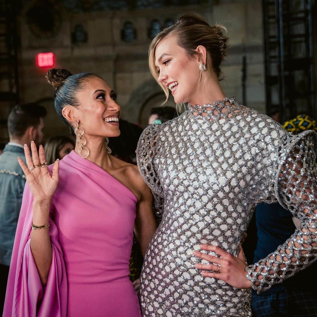 Fashion Weekのインスタグラム：「Who watched the finale of @projectrunwaybravo last night? 🙋 Comment your favorite runway look below!⠀⠀ Produced by @imgfocus⠀⠀ Photo by @_janekim」