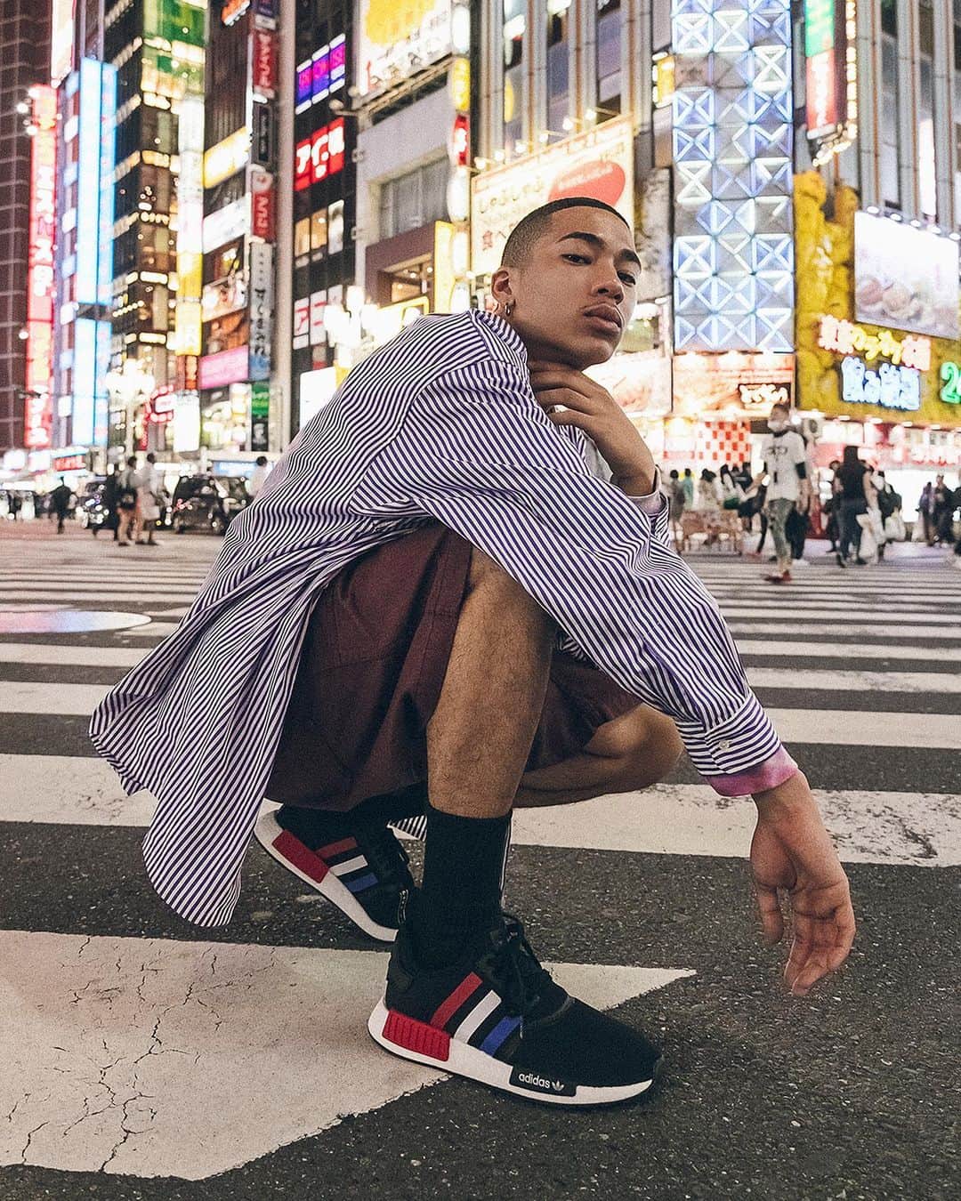 Foot Lockerさんのインスタグラム写真 - (Foot LockerInstagram)「The streets of Tokyo have landed in the US. The Japan exclusive NMD R1 has come stateside for the very first time! @adidasOriginals Available Now, In-Store and Online #unvaulted #NMD Men's and Kids」6月14日 23時05分 - footlocker