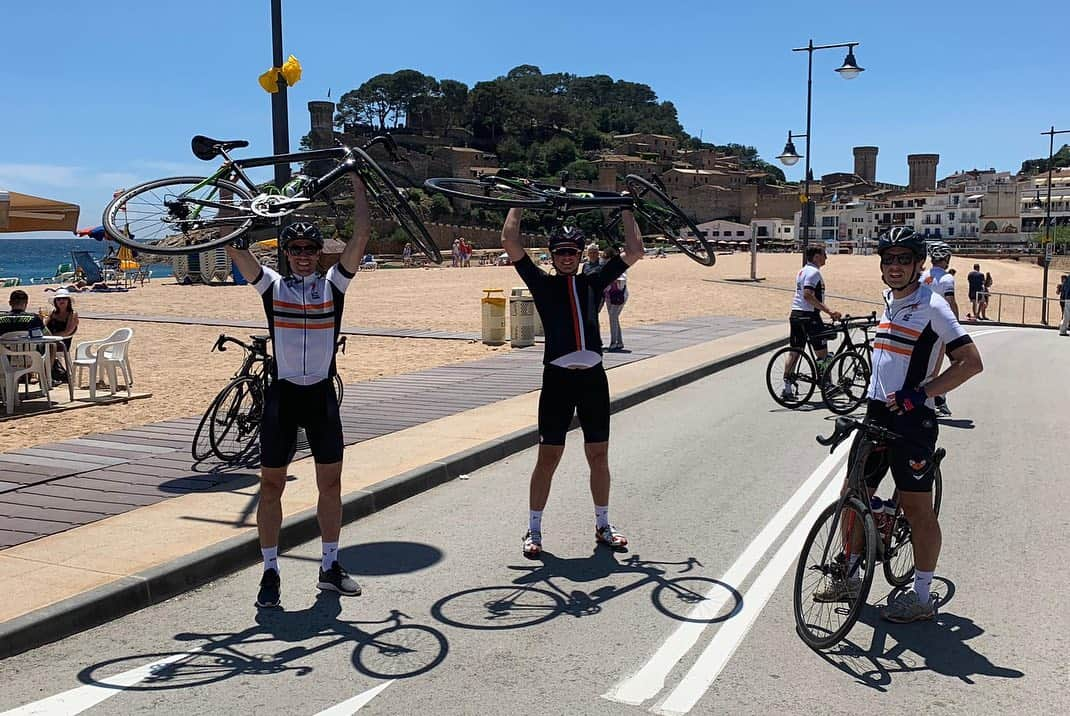 ロビン・ファン・ペルシさんのインスタグラム写真 - (ロビン・ファン・ペルシInstagram)「Great time with the lads! 🚴🏻‍♂️👏🏻👌🏻 #HeIsTakingTheJump 💍❤️📿」6月14日 23時09分 - robinvanpersie