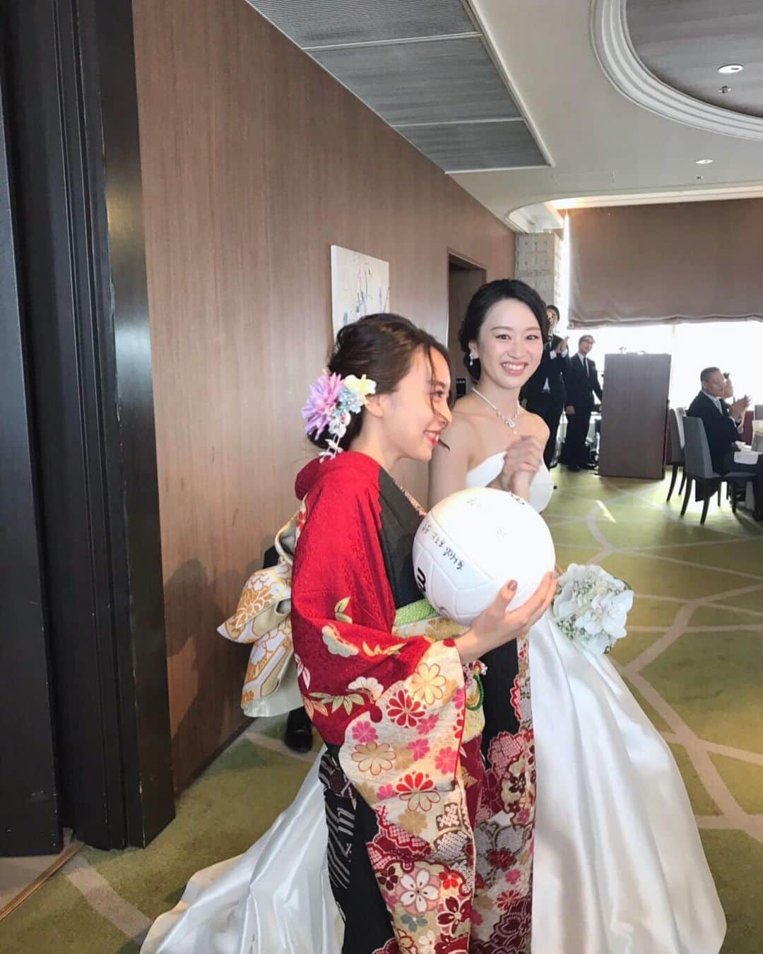 渡辺亜紗美さんのインスタグラム写真 - (渡辺亜紗美Instagram)「愛すべき姉 ドレス姿、世界一綺麗だったよ。 改めて結婚おめでとう。  #結婚式 #wedding #披露宴 #ウェディングドレス #love #姉妹」6月14日 23時10分 - asami_w_927